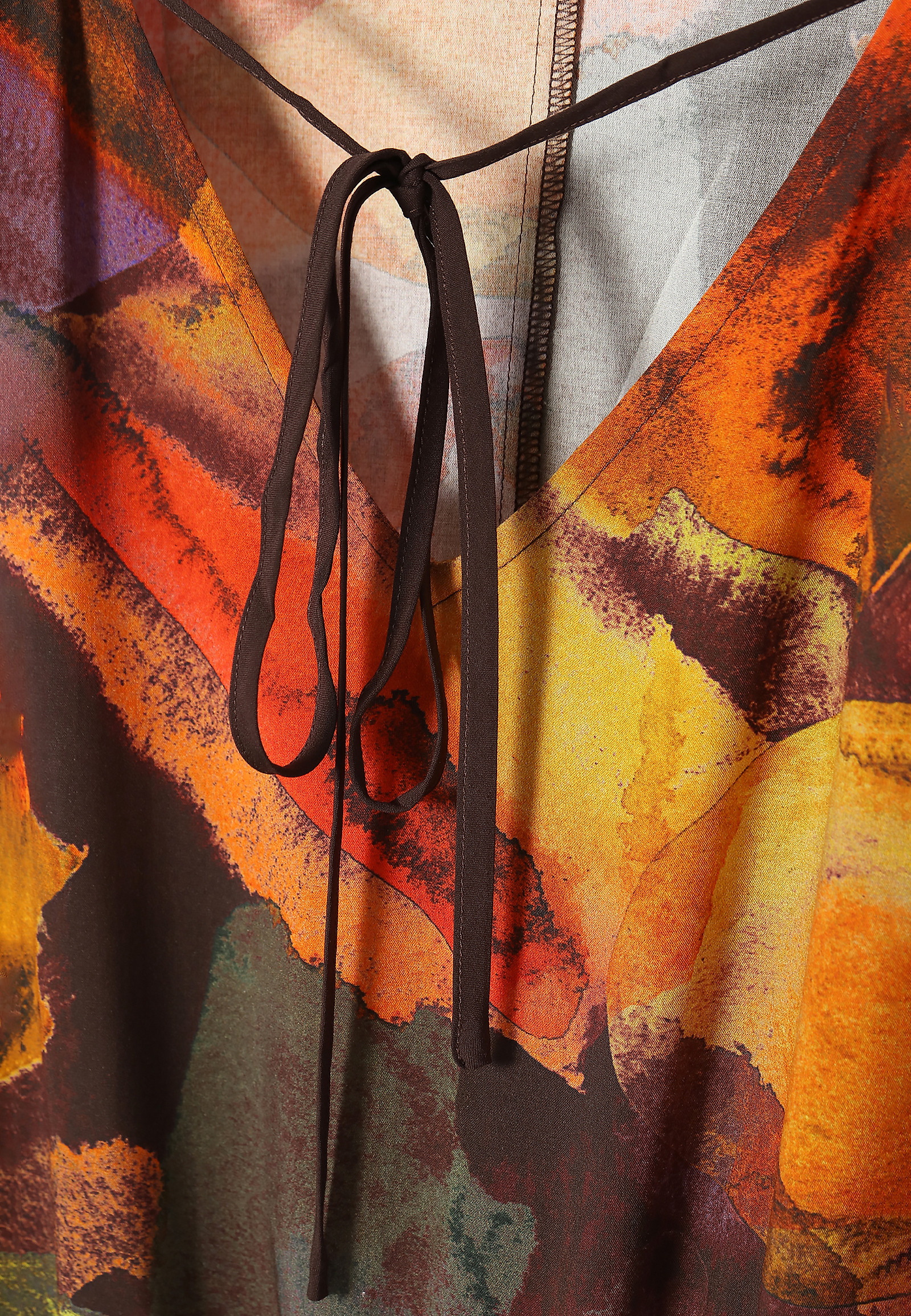 DÁMSKÉ MIDI ŠATY S VÁZÁNÍM PEZANI DÁMSKÉ MIDI ŠATY S VÁZÁNÍM PEZANI VÍCEBAREVNÝ 81064