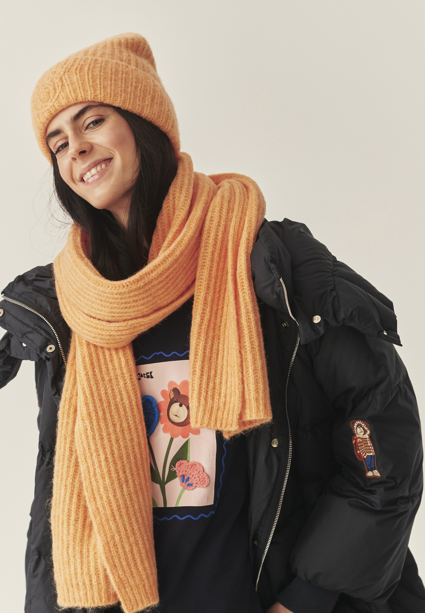 KLASICKÝ ŠÁL S MOTIVEM MEDVĚDA USZATEK - NERONA 2 ORANŽOVÁ 2