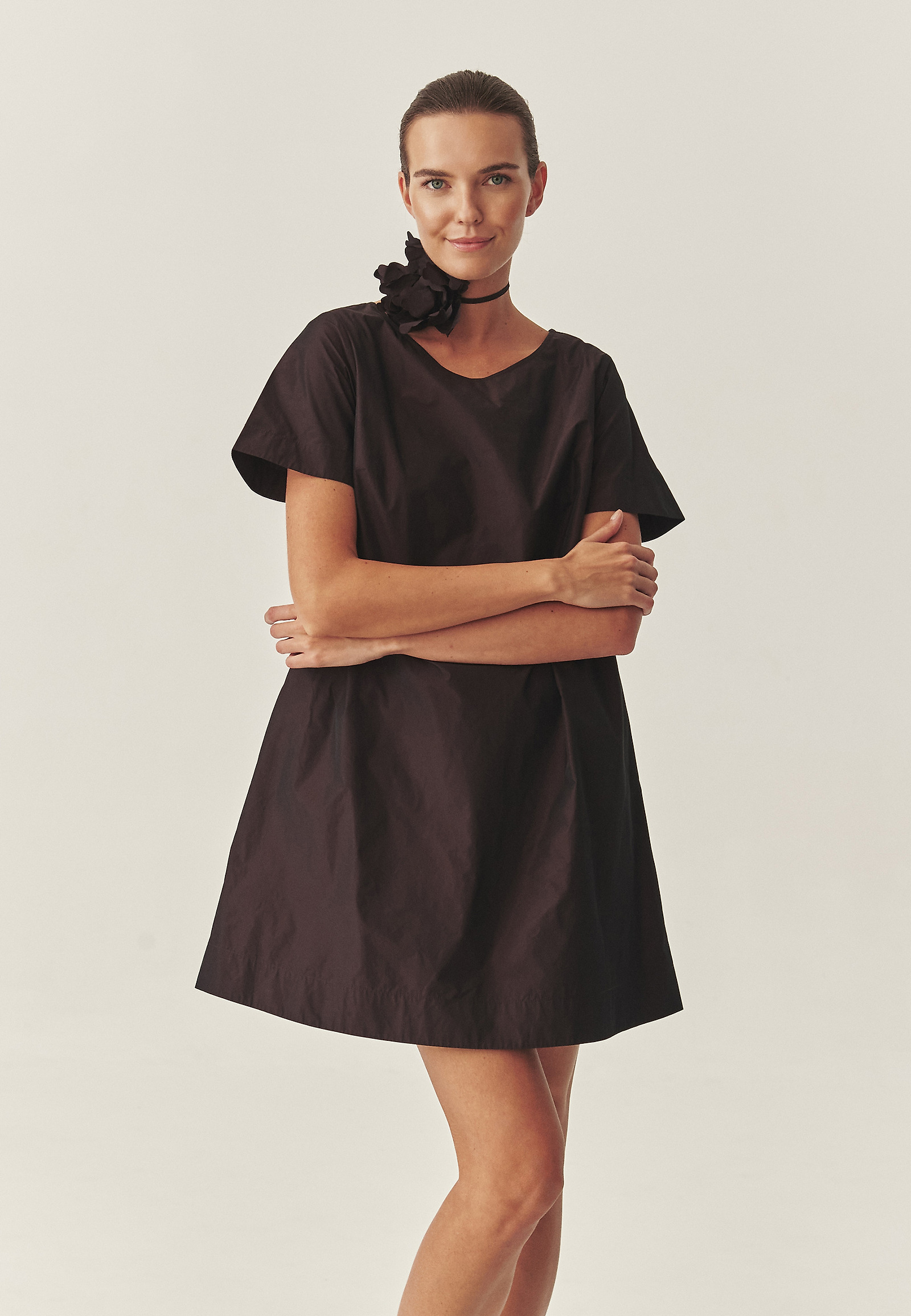 SHORT DRESS WITH FLORAL ADORNMENT - GRACI 1 SHORT DRESS WITH FLORAL ADORNMENT - GRACI 1 RED 118414