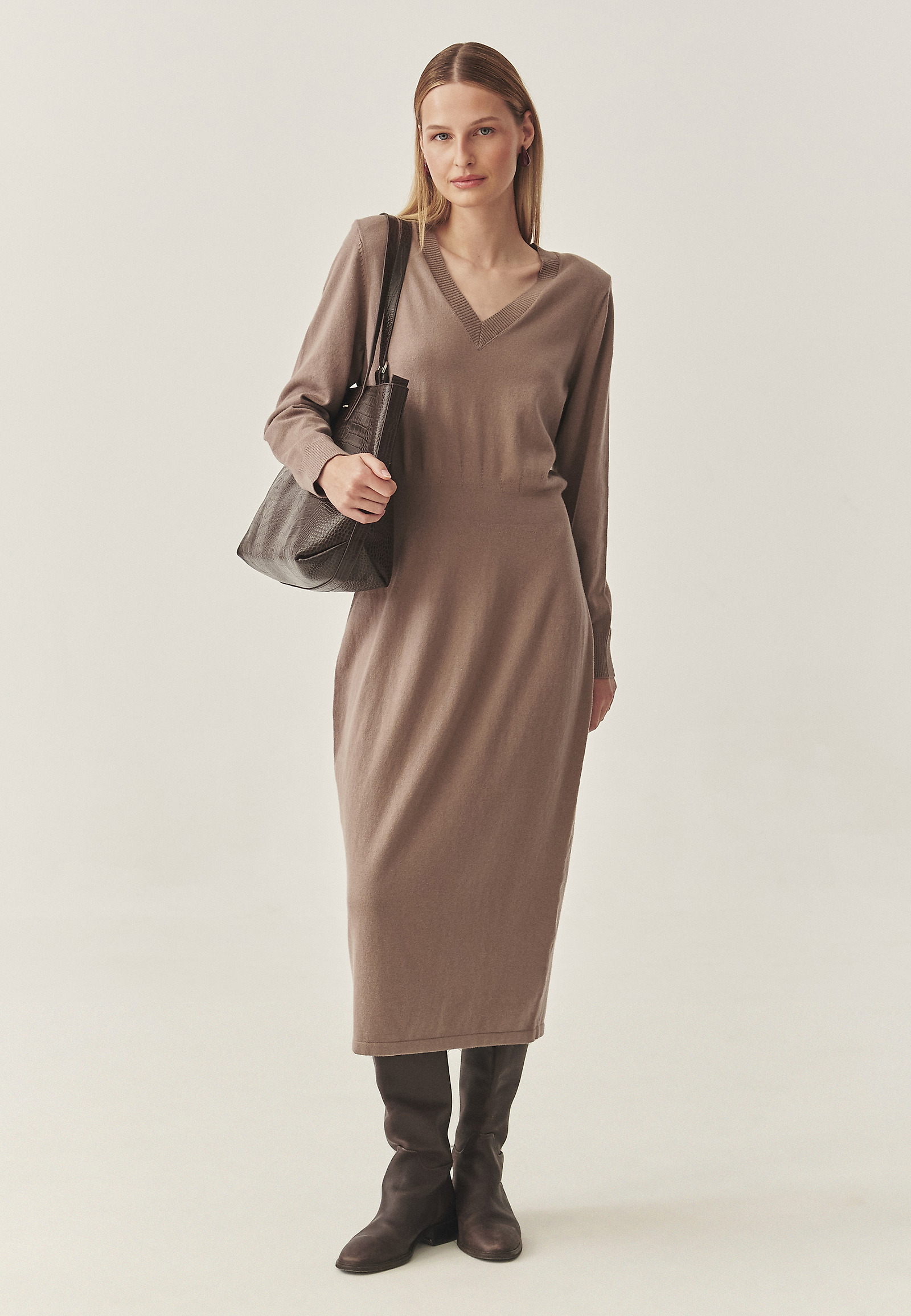 FITTED YARN MIDI DRESS — JASMINE FITTED YARN MIDI DRESS — JASMINE BEIGE 118586