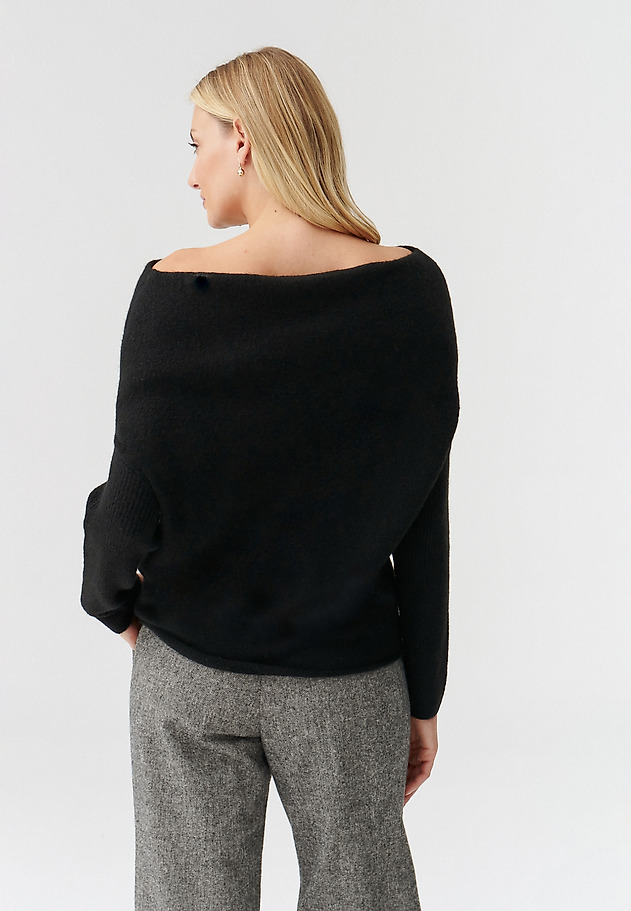 LADIES’ SWEATER WITH DECORATIVE NECKLINE ATI LADIES’ SWEATER WITH DECORATIVE NECKLINE ATI CZARNY 5