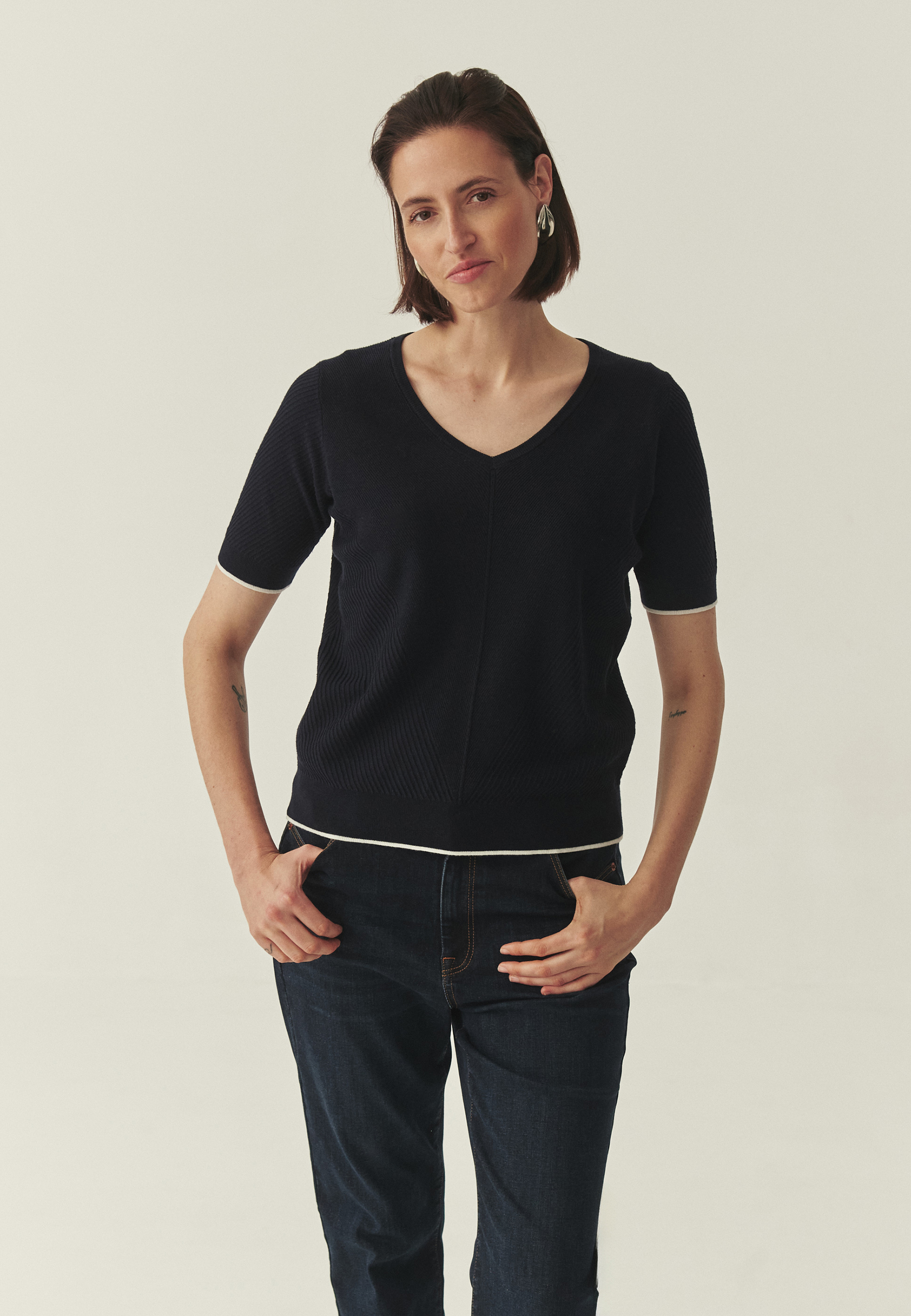 KNITTED BLOUSE WITH LENZING™ ECOVERO™ VISCOSE - MUGI NAVY BLUE 2