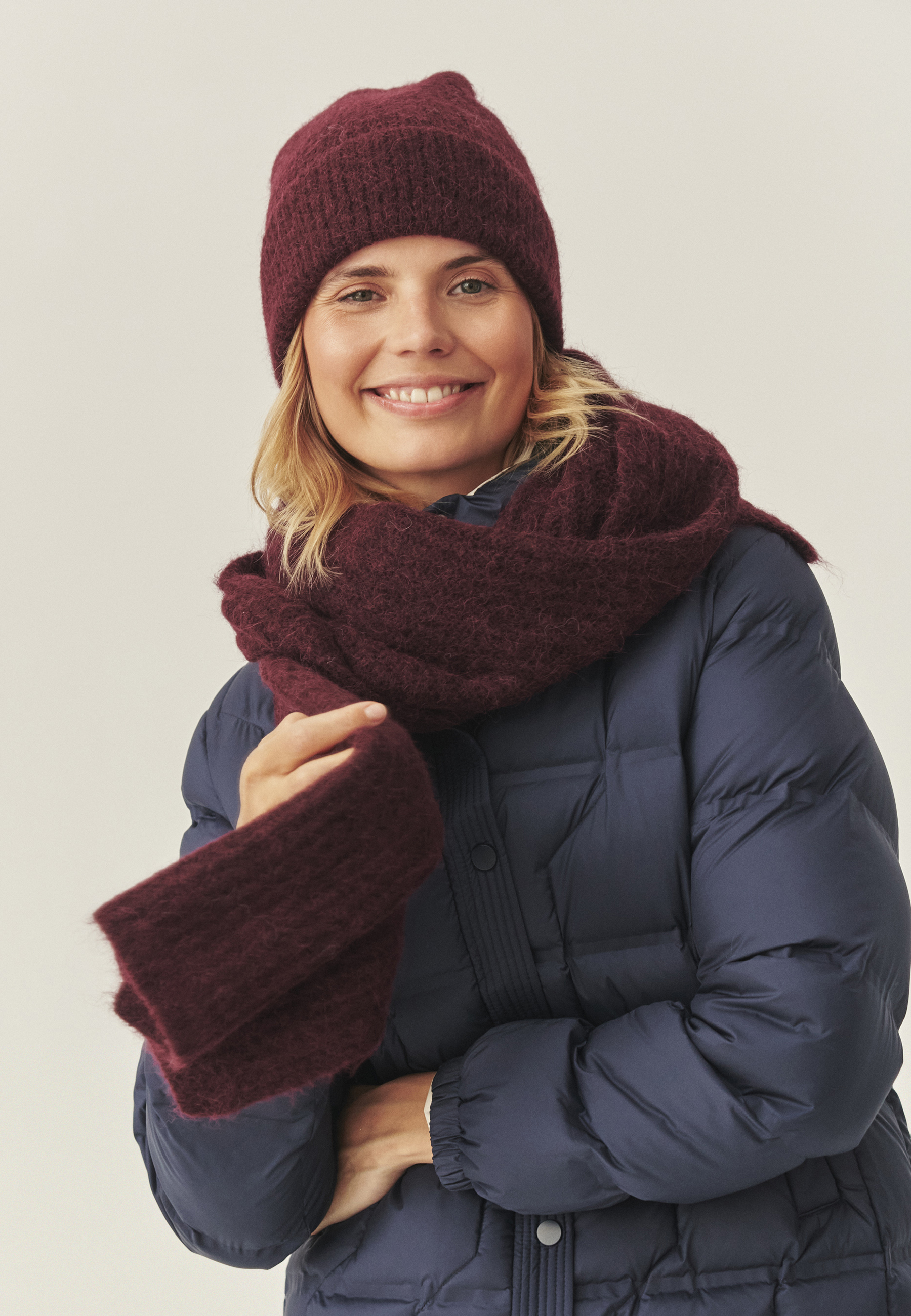 KLASYCZNA CZAPKA Z WEŁNĄ I ALPAKĄ - ROSKA CZERWONY 2