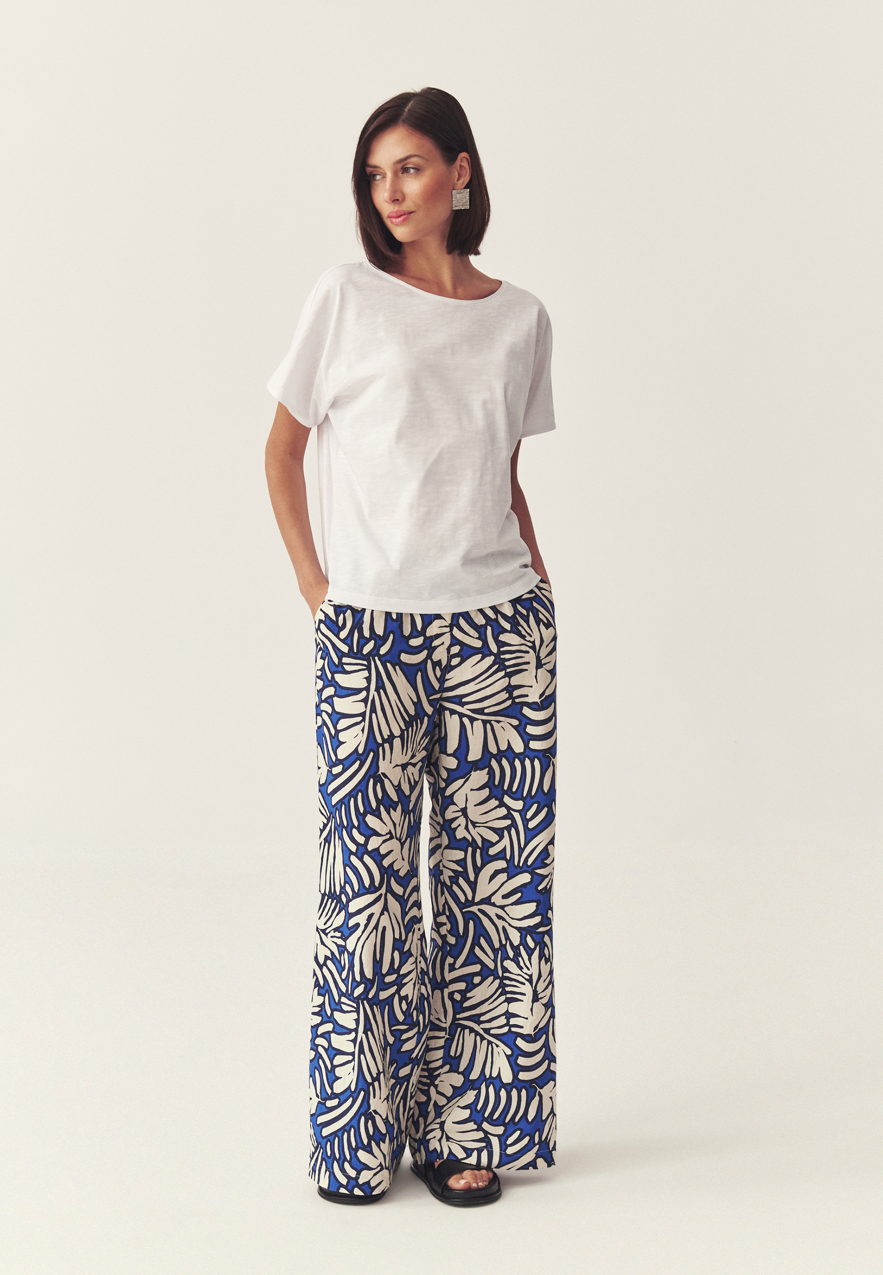 DÁMSKE BAVLNENÉ TRIČKO – OKONOS BIELA 2