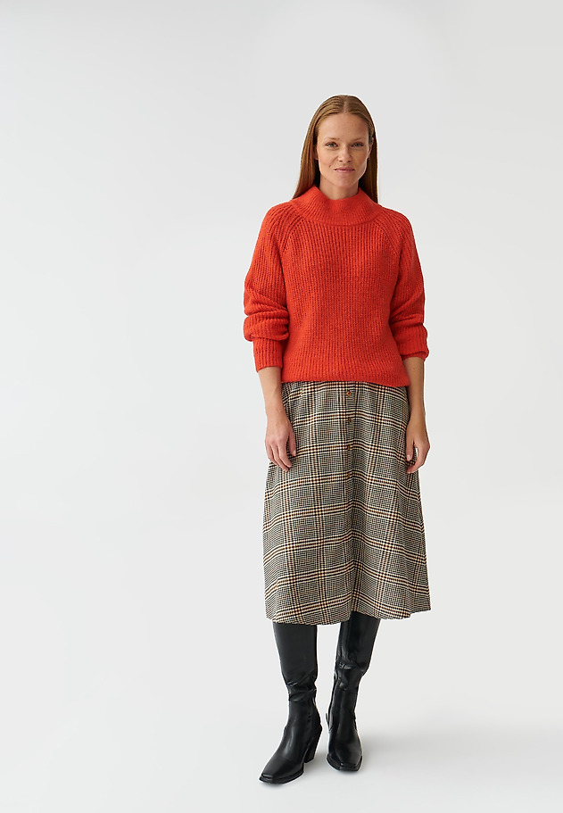 LADIES’ LOOSE HALF TURTLENECK SWEATER SUZI LADIES’ LOOSE HALF TURTLENECK SWEATER SUZI POMARAŃCZOWY 2