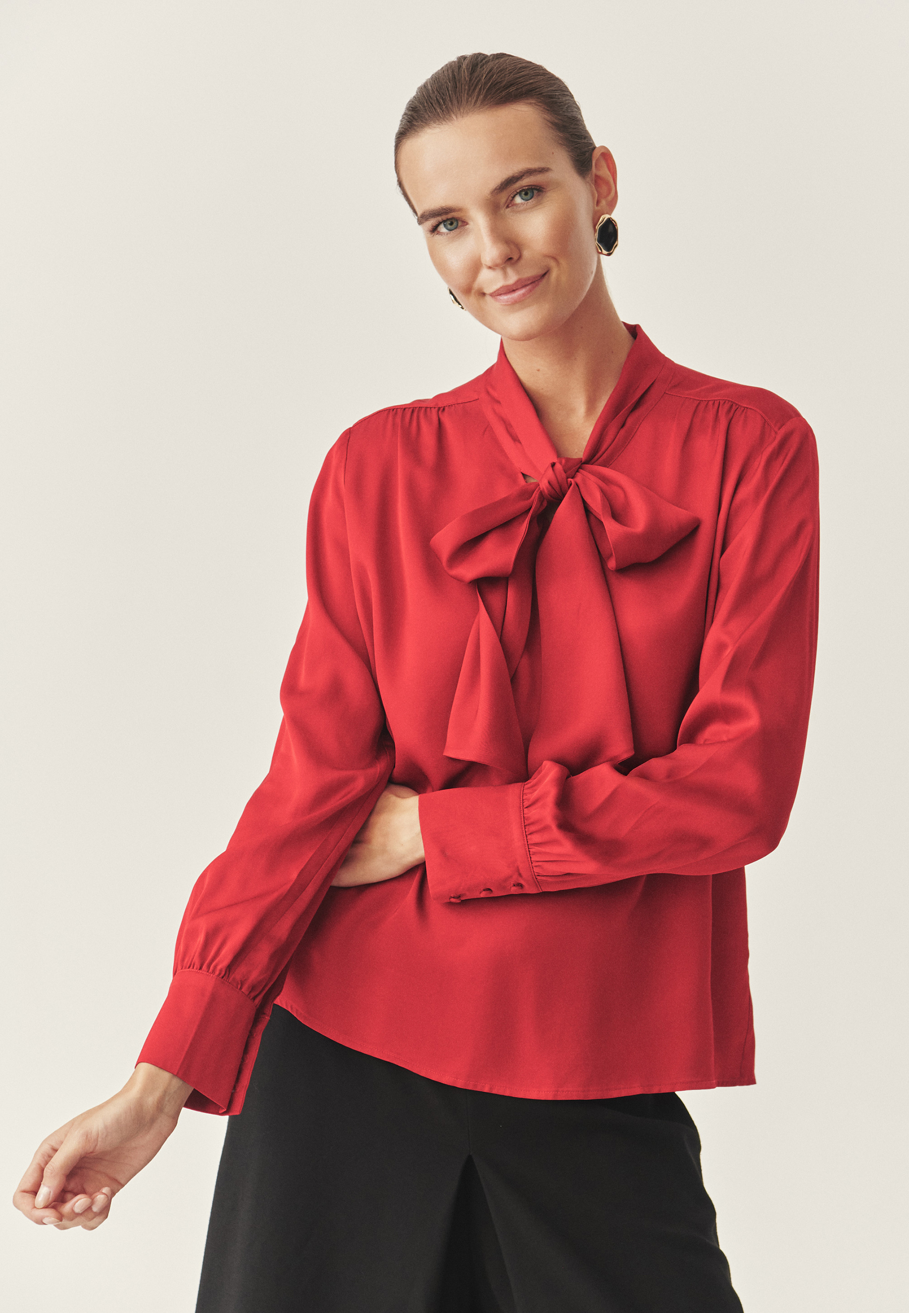 VISCOSE BLOUSE WITH DECORATIVE TIE - TIRA RED 2
