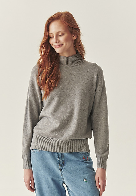 KLASICKÝ SVETR S POLOROLÁKEM – FIFI KLASICKÝ SVETR S POLOROLÁKEM – FIFI