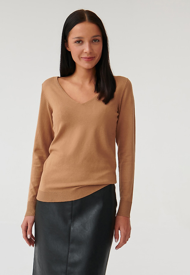 KLASYCZNY SWETER DAMSKI TESSA 1 KLASYCZNY SWETER DAMSKI TESSA 1 BEŻOWY 3
