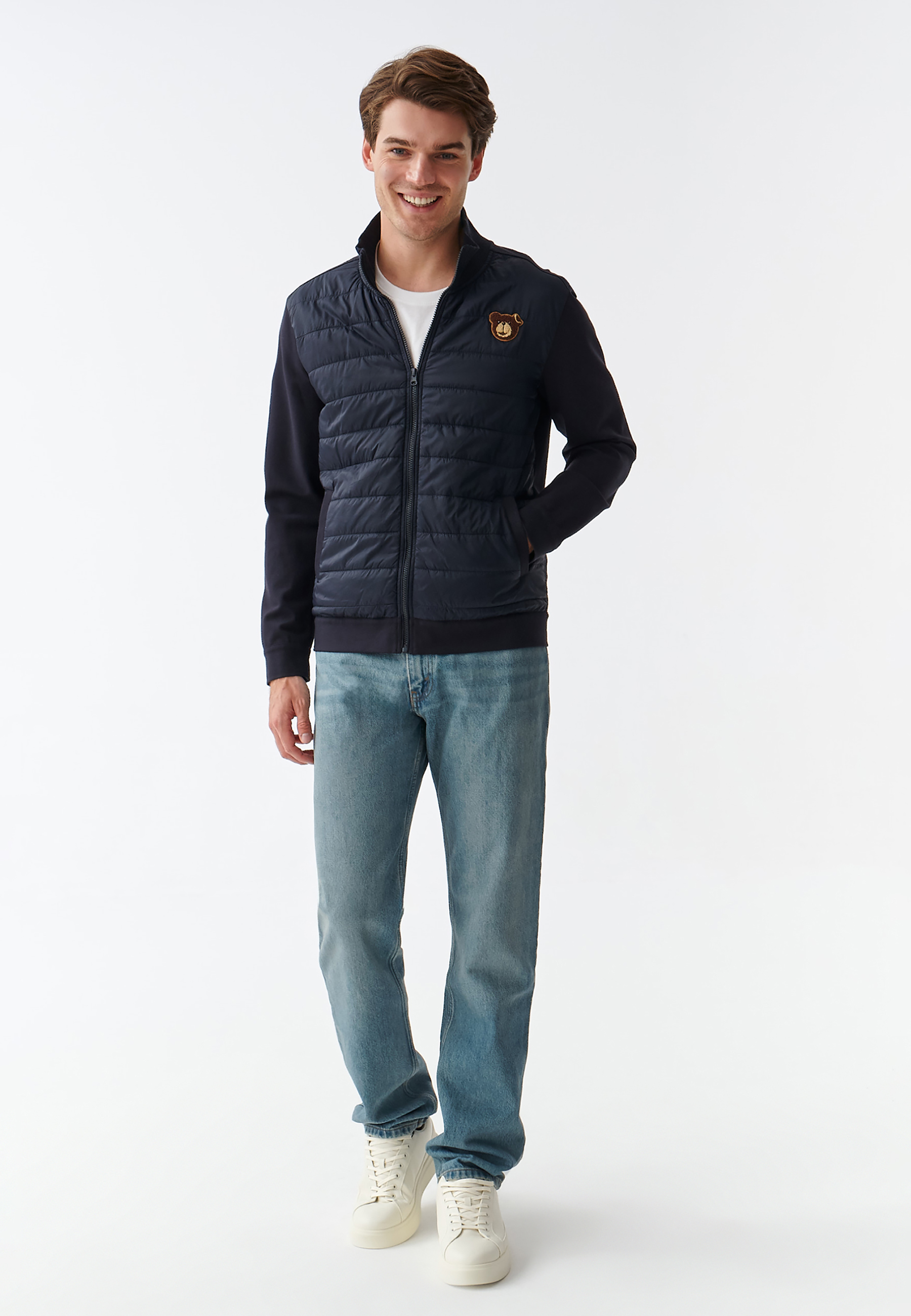 MODERNÁ PÁNSKA MIKINA S NÁŠIVKOU S MOTÍVOM MACKA UŠKA KADET NÁMORNÍCKA MODRÁ 2