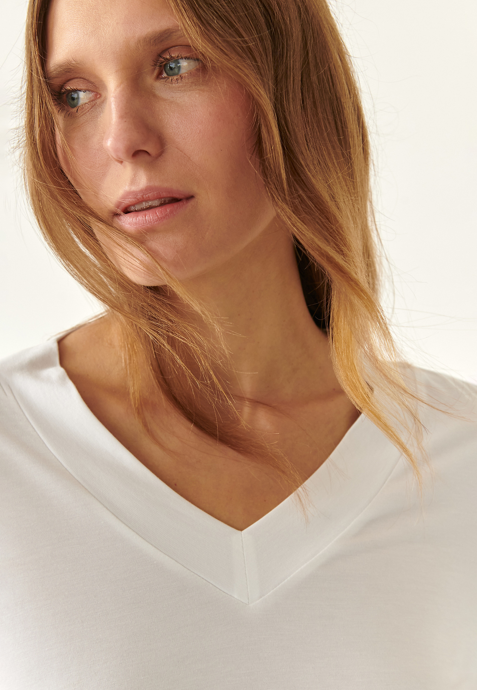 KLASYCZNA BLUZKA DZIANINOWA Z DŁUGIM RĘKAWEM JONKA KLASYCZNA BLUZKA DZIANINOWA Z DŁUGIM RĘKAWEM JONKA ECRU 85208