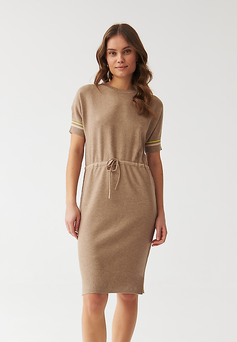 SUKIENKA DZIANINOWA Z OZDOBNYM ŚCIĄGACZEM NA MANKIECIE - PAM BEŻOWY 2