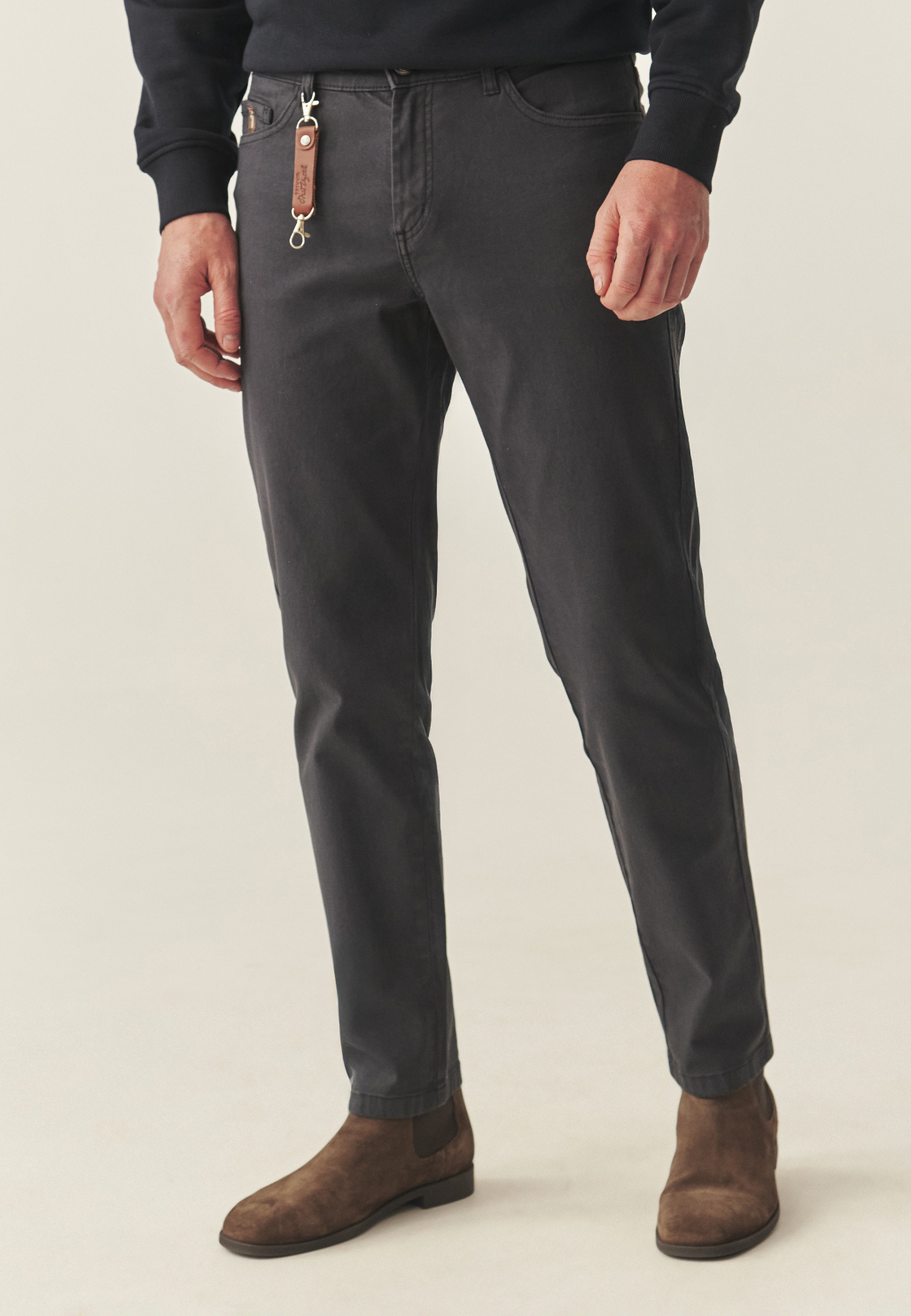 TKANINOWE SPODNIE MĘSKIE Z NASZYWKĄ Z MISIEM USZATKIEM CORGIMO GRANATOWY 2