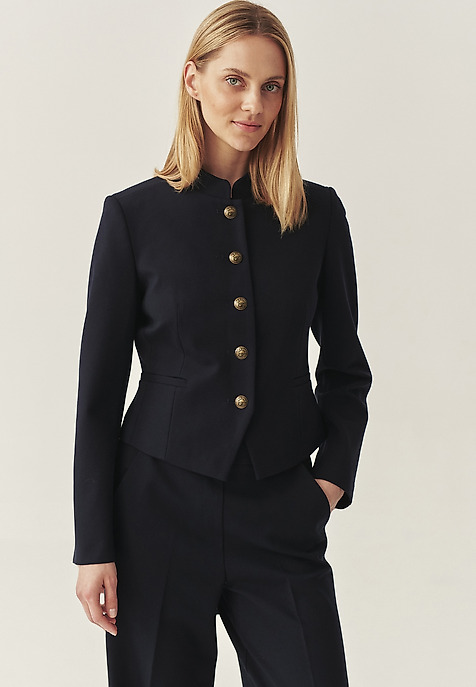 KRÓTKI ŻAKIET ZE STÓJKĄ I OZDOBNYMI GUZIKAMI - MORKA KRÓTKI ŻAKIET ZE STÓJKĄ I OZDOBNYMI GUZIKAMI - MORKA