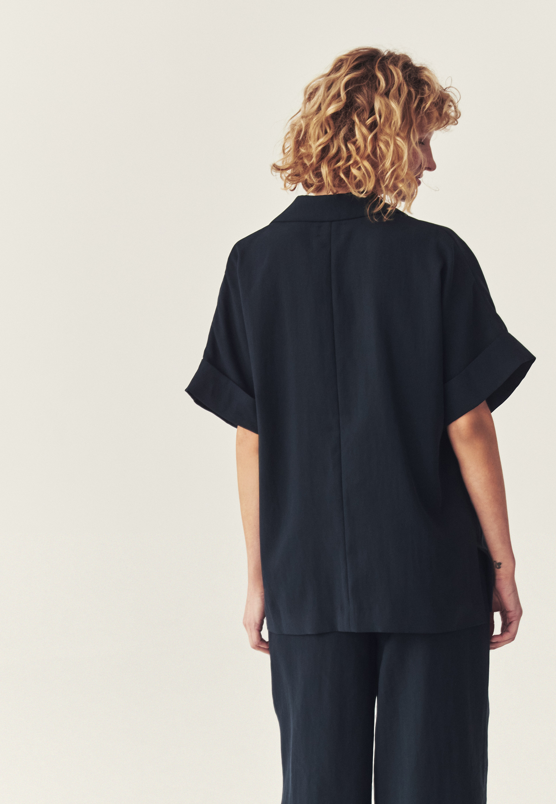 JACHETĂ CU DOUĂ RÂNDURI DE NASTURI - TETERI