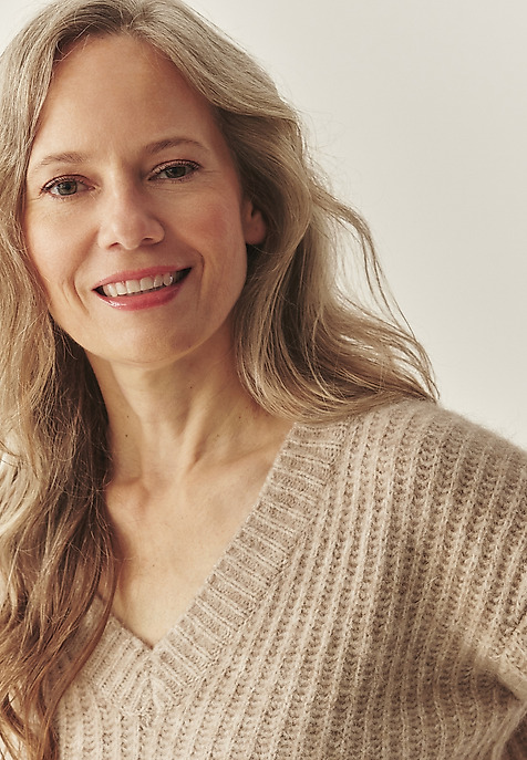 LADIES' JUMPER WITH A CREW NECKLINE — ASPEN BEIGE 2