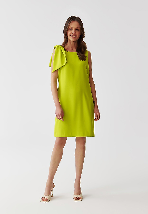 LADIES’ DRESS WITH A DECORATIVE BOW - HASTIKA LADIES’ DRESS WITH A DECORATIVE BOW - HASTIKA ZIELONY 1