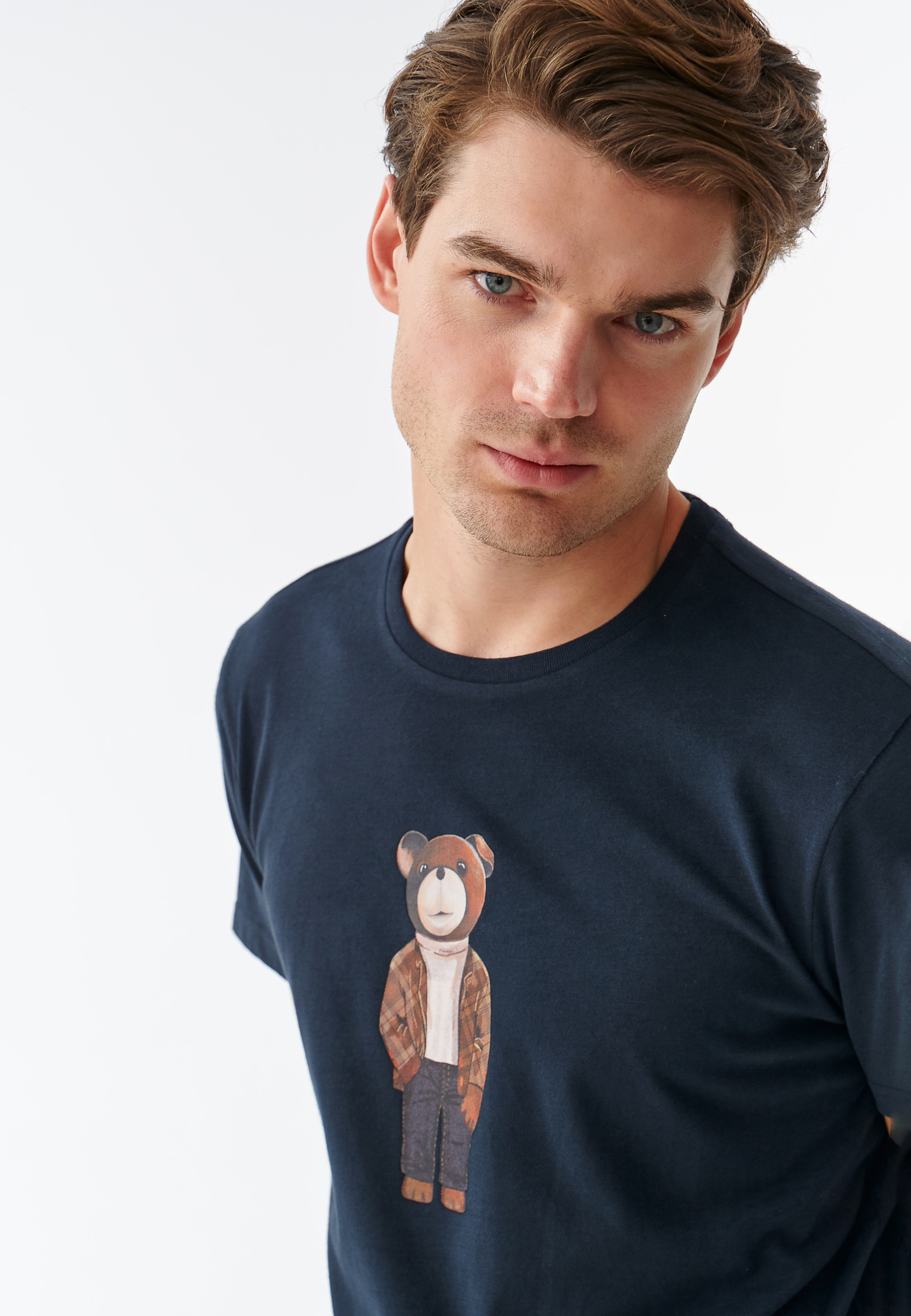 PÁNSKÉ TRIČKO S VÝŠIVKOU MEDVÍDKA UŠÁČKA MIKIN