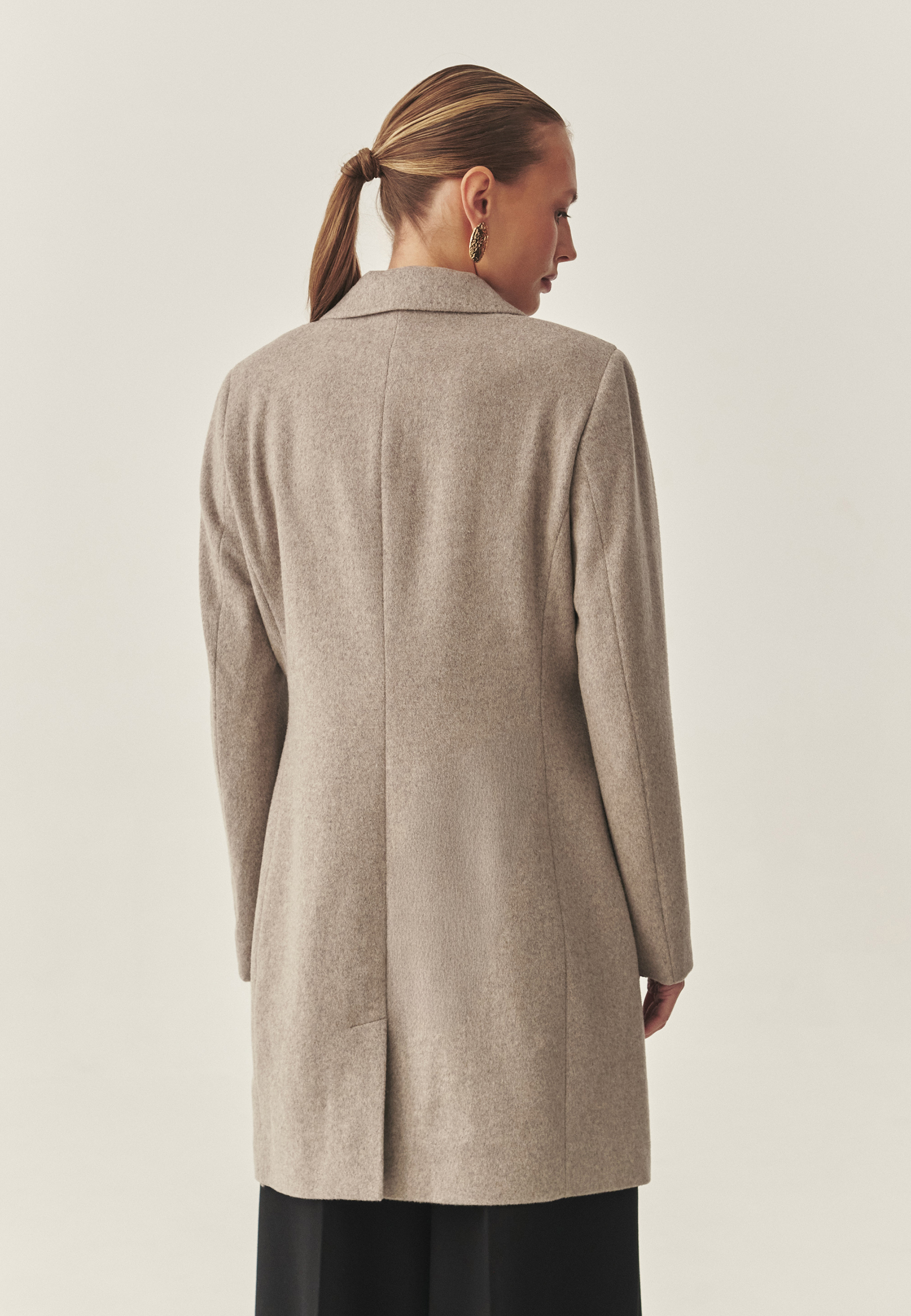 DÁMSKY LÁTKOVÝ DVOJRADOVÝ KABÁT – TELMA BÉŽOVÁ 2