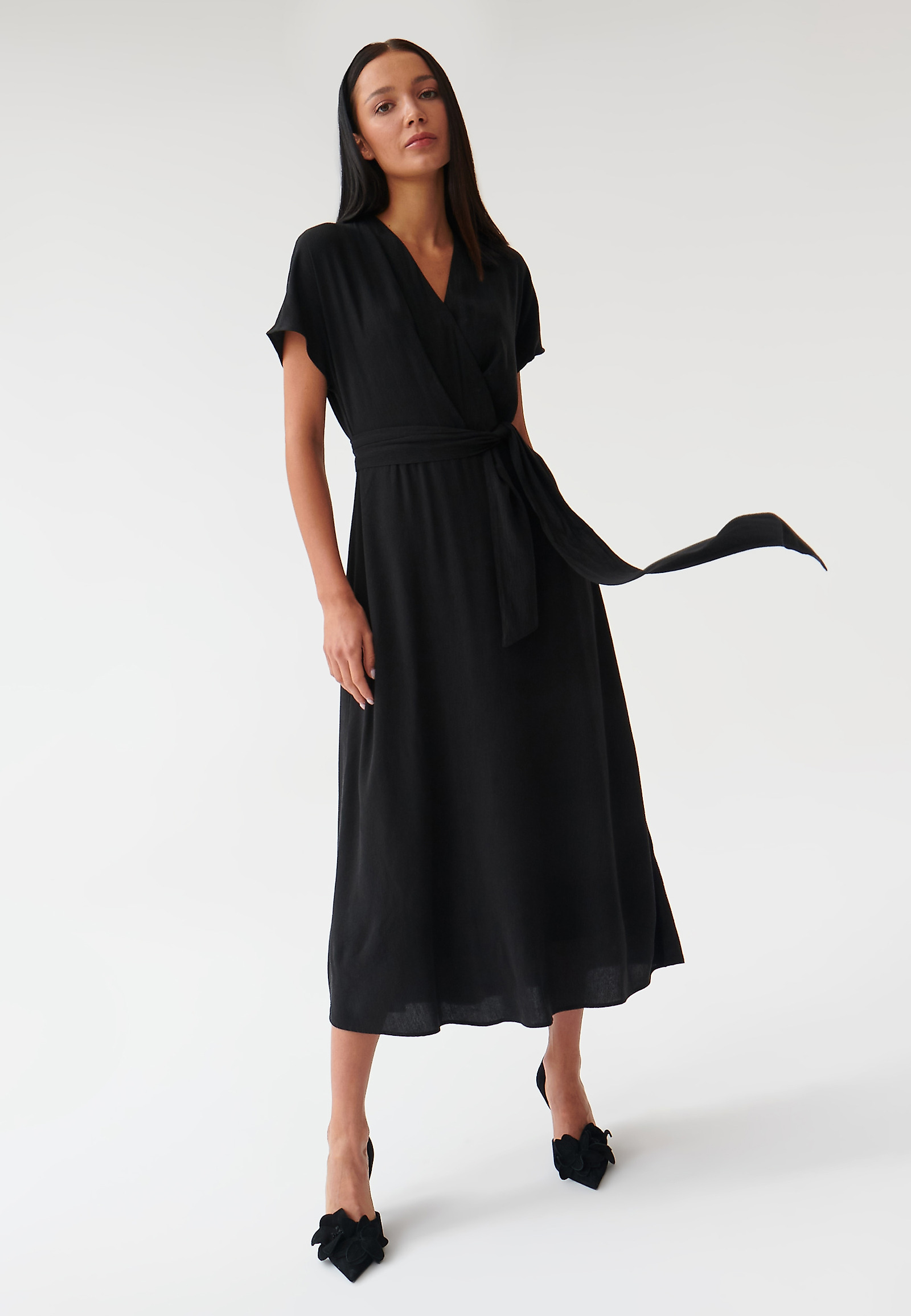 PLÁTĚNÉ ŠATY SE ZAVAZOVÁNÍM WANESSA PLÁTĚNÉ ŠATY SE ZAVAZOVÁNÍM WANESSA ČERNÁ 90001