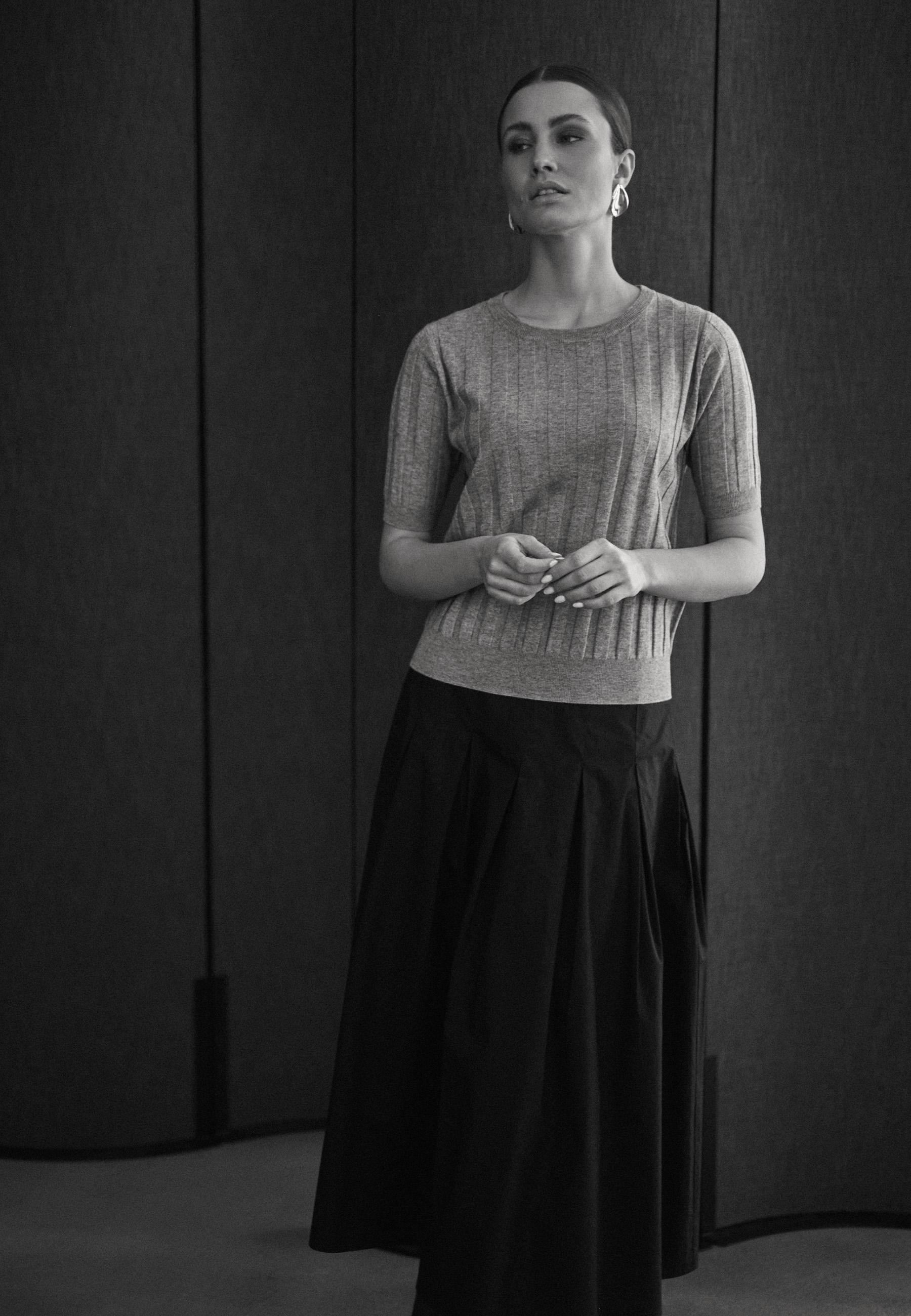 BAVLNENÁ MIDI SUKŇA - PLANOKA ČIERNA 2