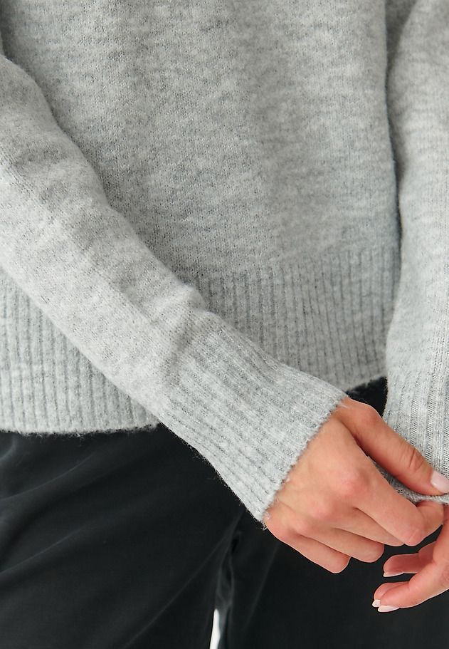 CLASSIC LADIES’ SWEATER WITH ROUND NECKLINE KOBRO CLASSIC LADIES’ SWEATER WITH ROUND NECKLINE KOBRO GREY 7