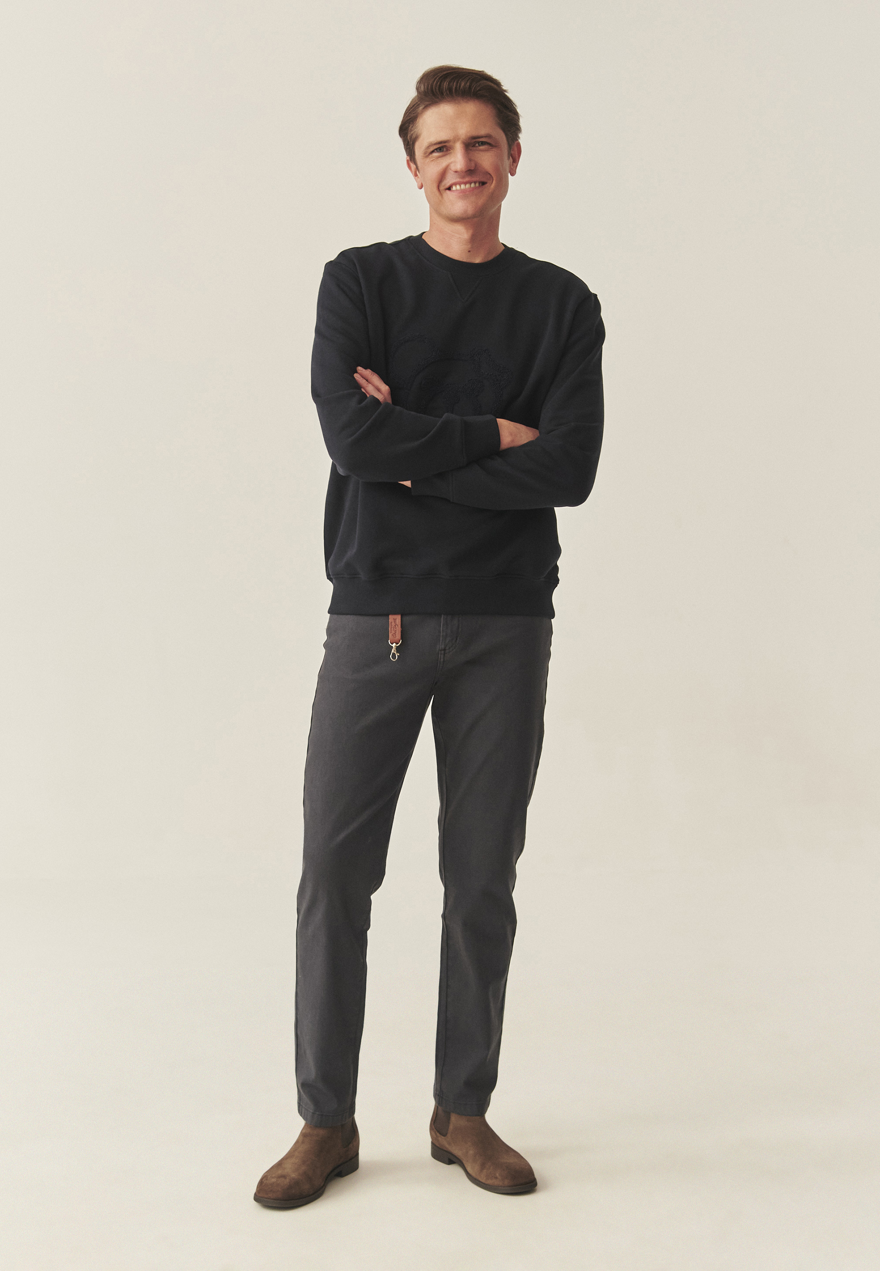 TKANINOWE SPODNIE MĘSKIE Z NASZYWKĄ Z MISIEM USZATKIEM CORGIMO GRANATOWY 2