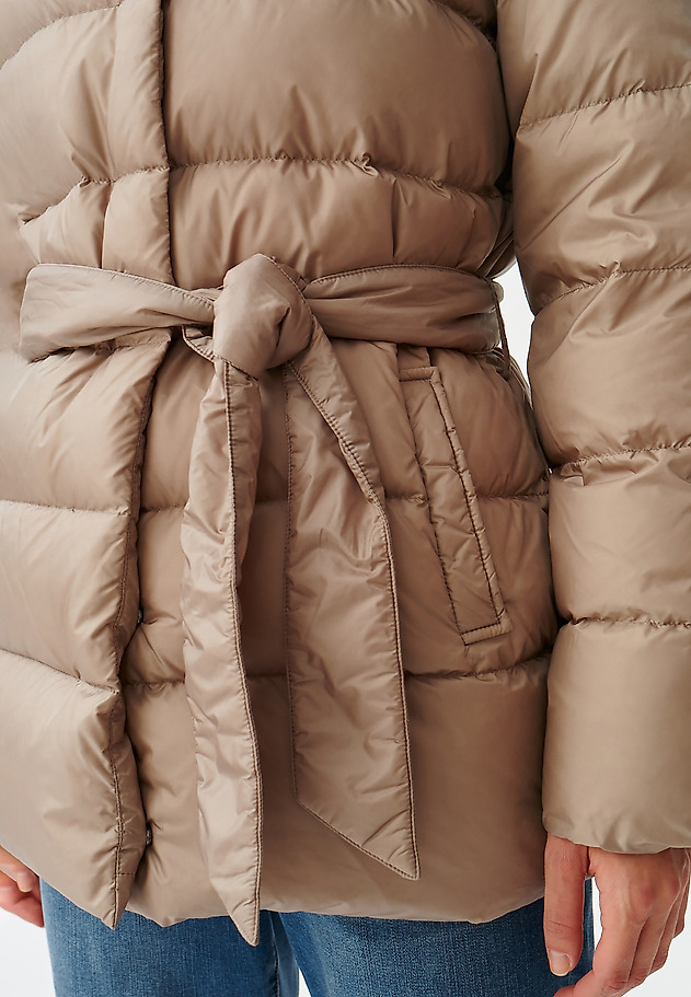 LADIES’ PUFFER JACKET WITH TIE ZOA LADIES’ PUFFER JACKET WITH TIE ZOA BEŻOWY 6