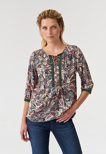 WZORZYSTA TKANINOWA BLUZKA DAMSKA Z TROCZKAMI MIZURIA 1 WZORZYSTA TKANINOWA BLUZKA DAMSKA Z TROCZKAMI MIZURIA 1