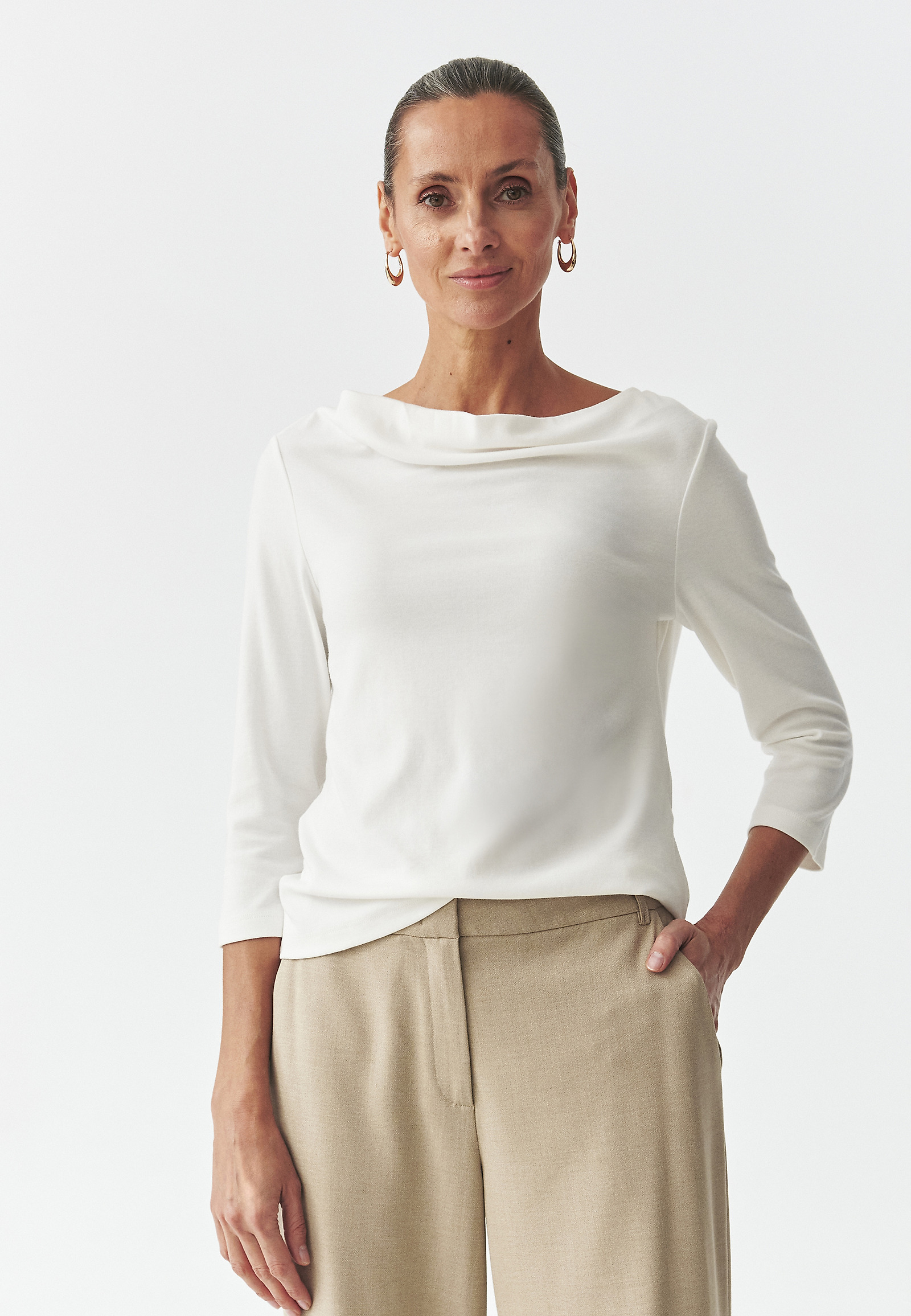 LADIES' KNITTED BLOUSE WITH “WATER” NECKLINE — BLOOM LADIES' KNITTED BLOUSE WITH “WATER” NECKLINE — BLOOM ECRU 106209