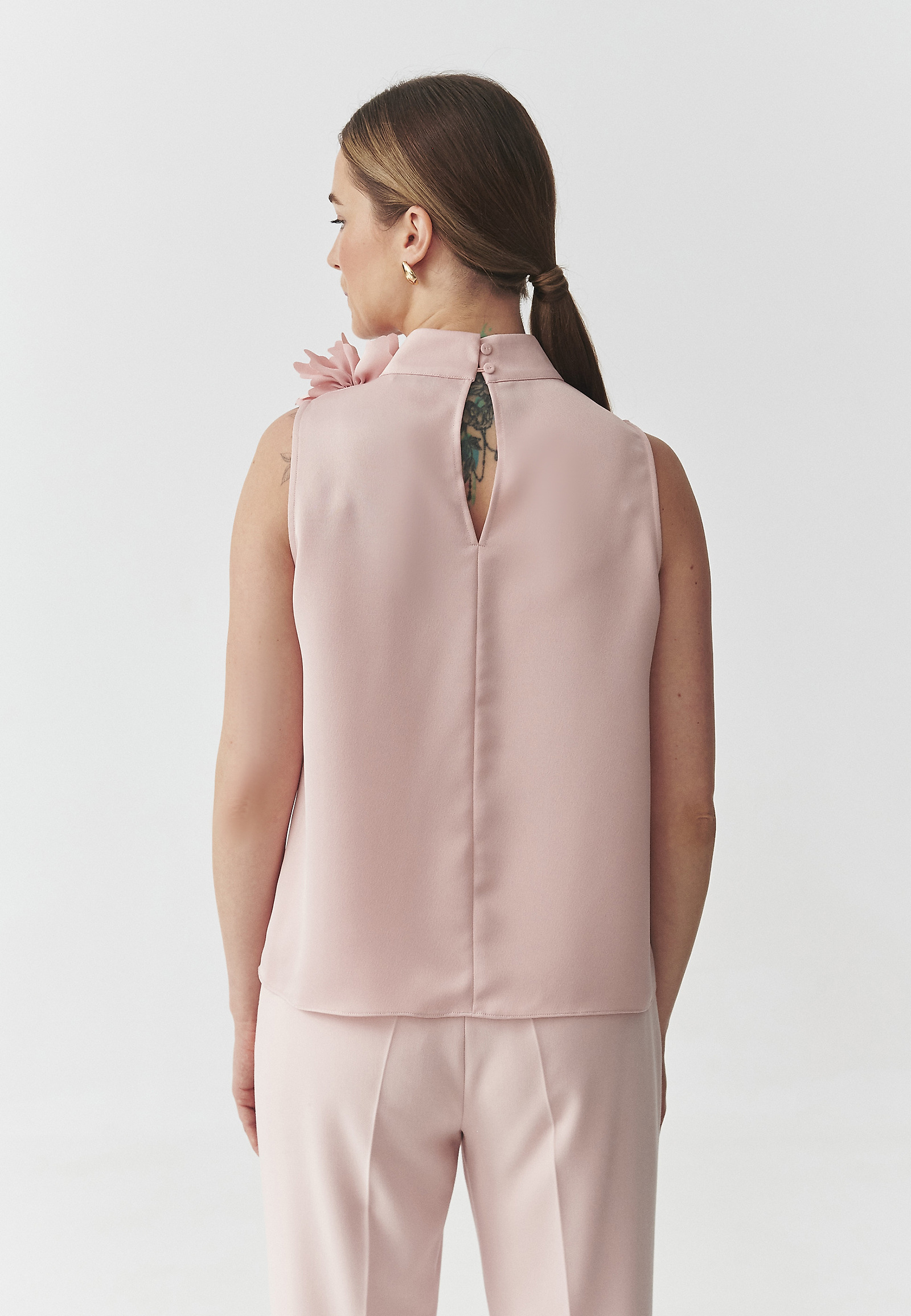 WOVEN BLOUSE WITH FLORAL MOTIF — FLORIANA WOVEN BLOUSE WITH FLORAL MOTIF — FLORIANA PINK 109039