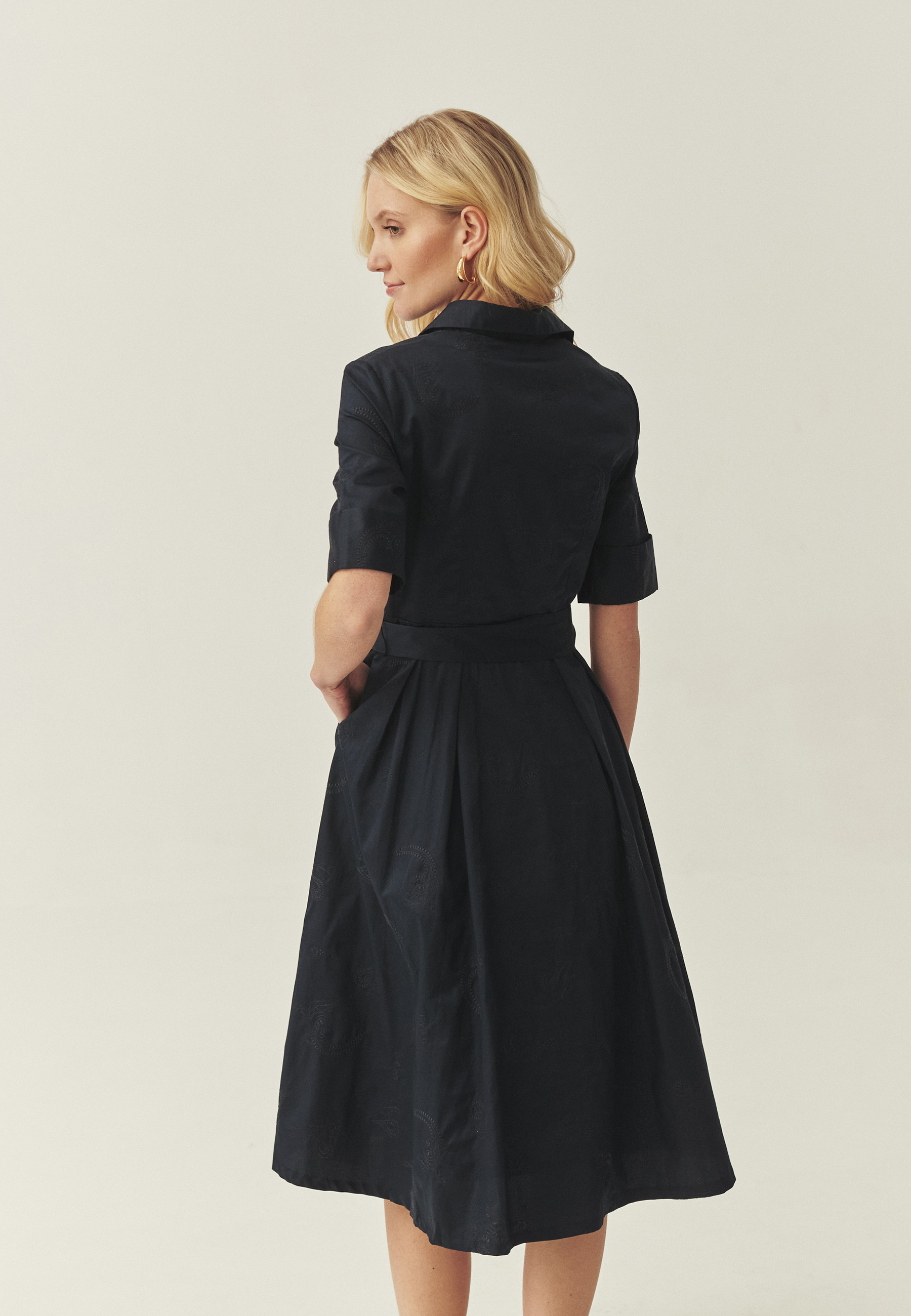 BAWEŁNIANA SUKIENKA Z HAFTAMI - NIKI GRANATOWY 2