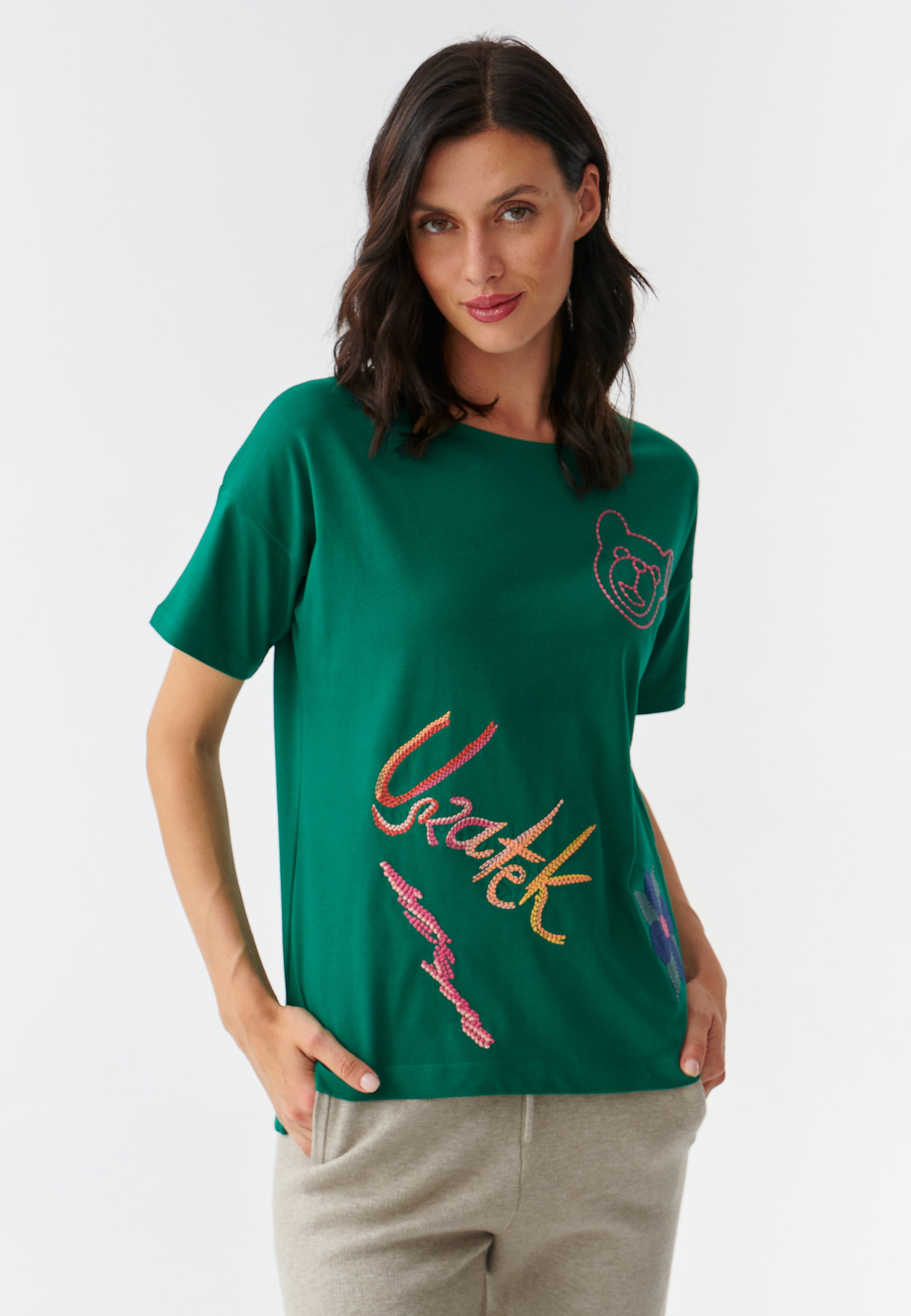T-SHIRT DAMSKI Z WIELOBARWNYMI HAFTAMI MIZATI 1 ZIELONY 2