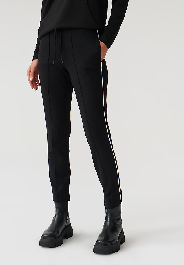 PANTALONI DE DAMĂ TRICOTAȚI, CU DUNGI LAMPIKO PANTALONI DE DAMĂ TRICOTAȚI, CU DUNGI LAMPIKO NEGRU 2