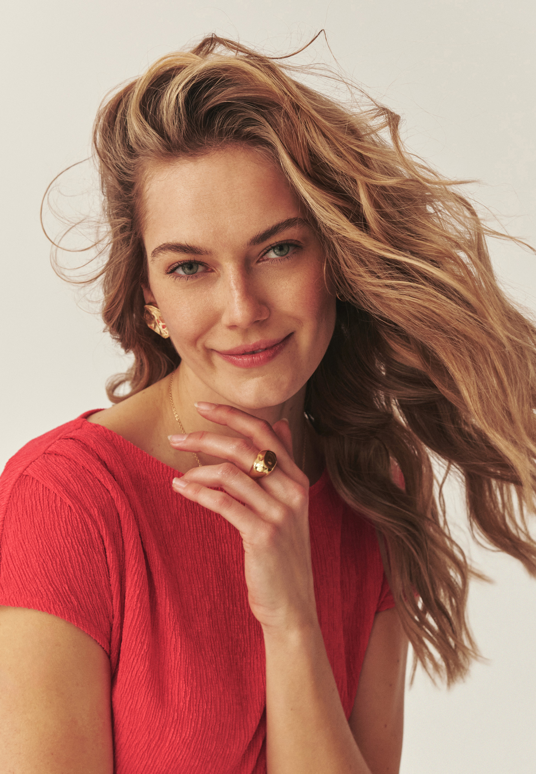 KREPOVÉ ŠATY S OPASKEM – SADI ČERVENÁ 2