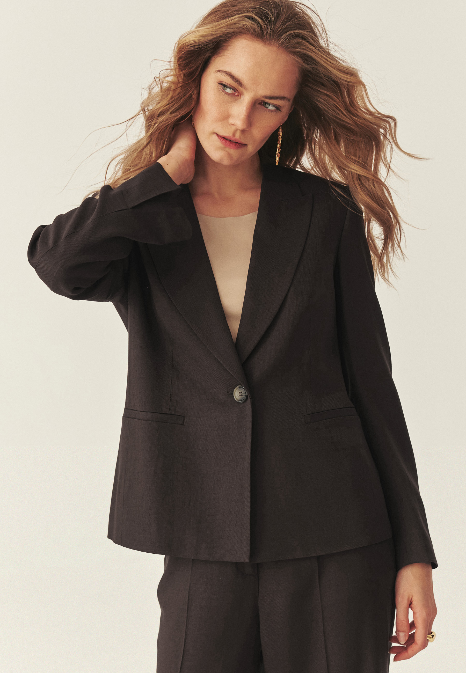 HNEDÉ SAKO KLASICKÉHO STRIHU – MEZARIA HNEDÁ 2