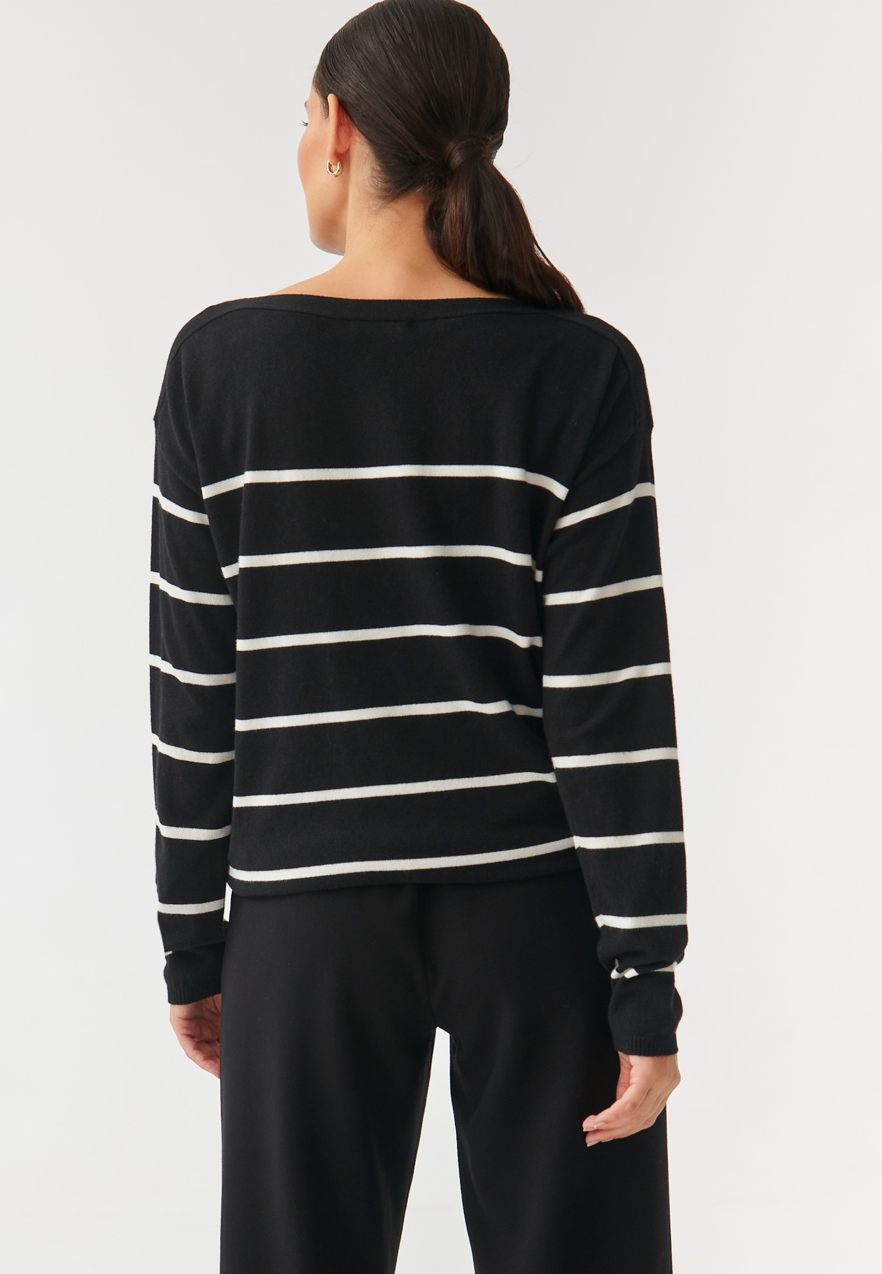 OVERSIZOWY SWETER DAMSKI W PASKI DROP