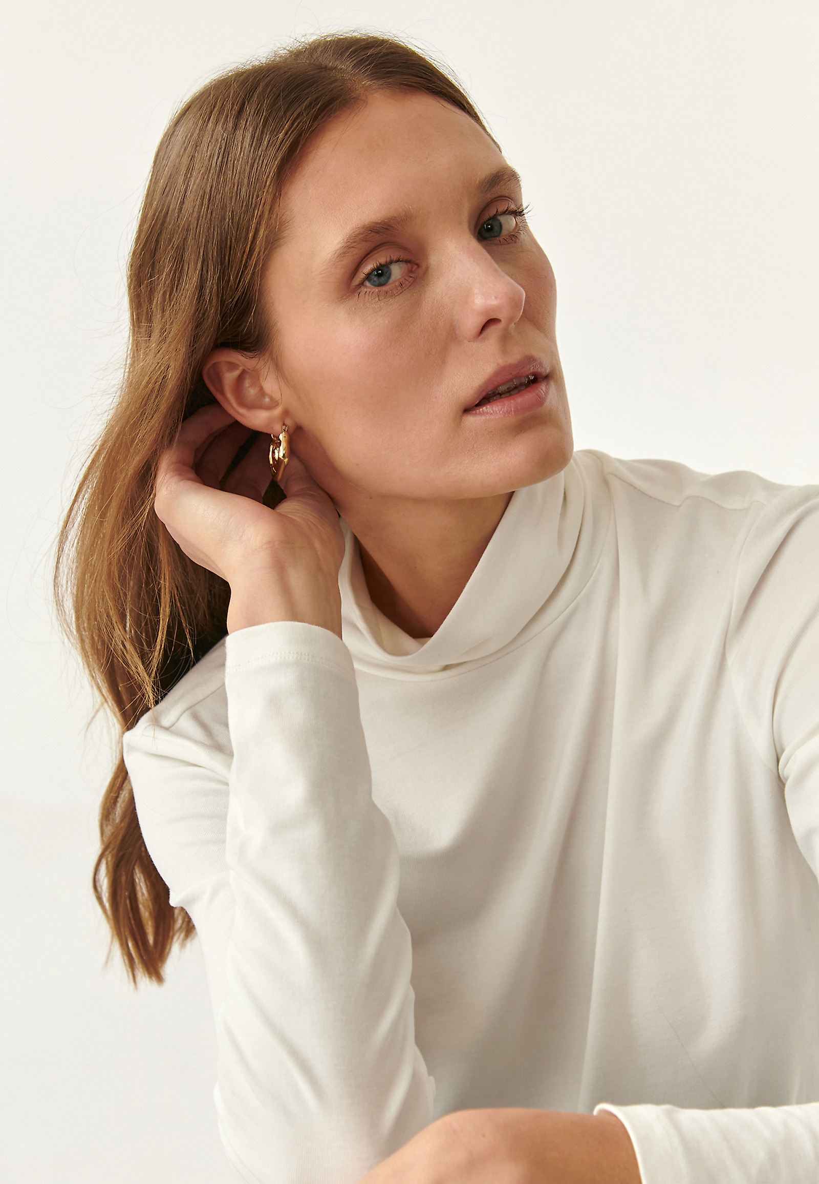 DÁMSKÁ HALENKA S ROLÁKEM GOLTIKA DÁMSKÁ HALENKA S ROLÁKEM GOLTIKA ECRU 85118