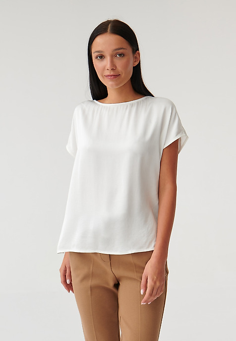 LADIES’ SHORT-SLEEVED BLOUSE OMA LADIES’ SHORT-SLEEVED BLOUSE OMA