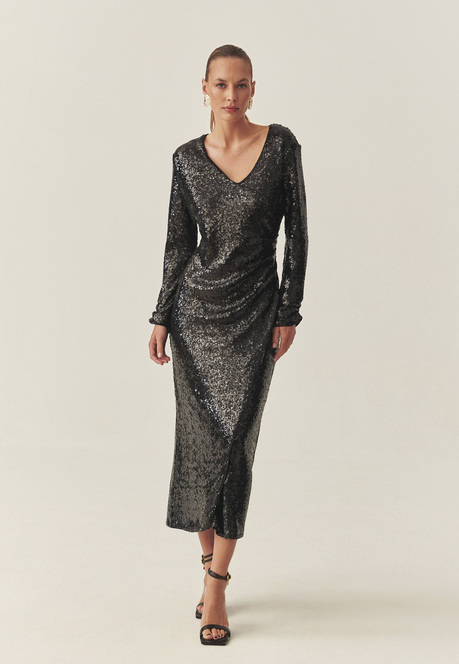 ROCHIE CU PAIETE, CU CROIALĂ PARTE PESTE PARTE — AGATIA NEGRU 2