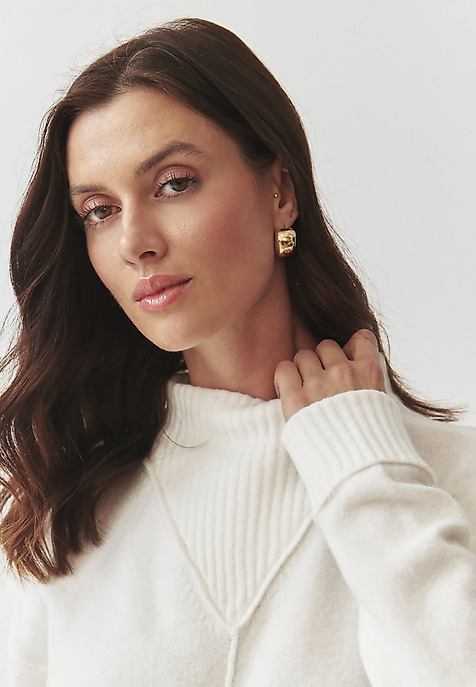 LADIES' LOOSE-FITTING JUMPER WITH HALF TURTLENECK AND STRUCTURED EMBELLISHMENT — PARKER ECRU 2