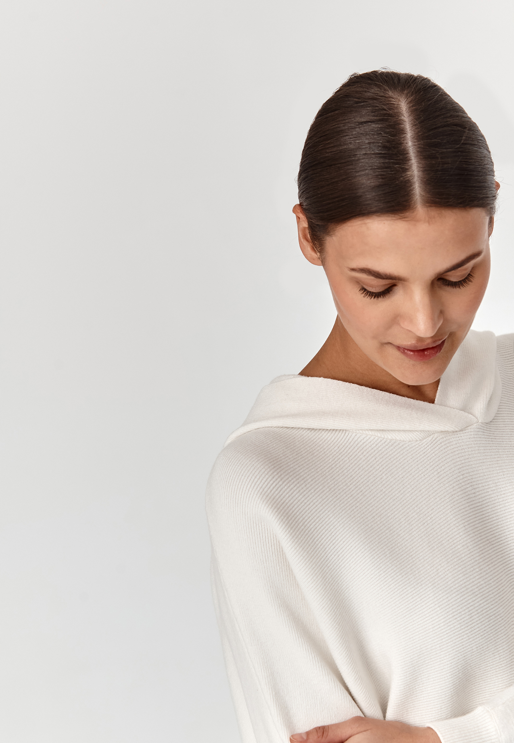 PULOVER DE DAMĂ CU GLUGĂ PULAP