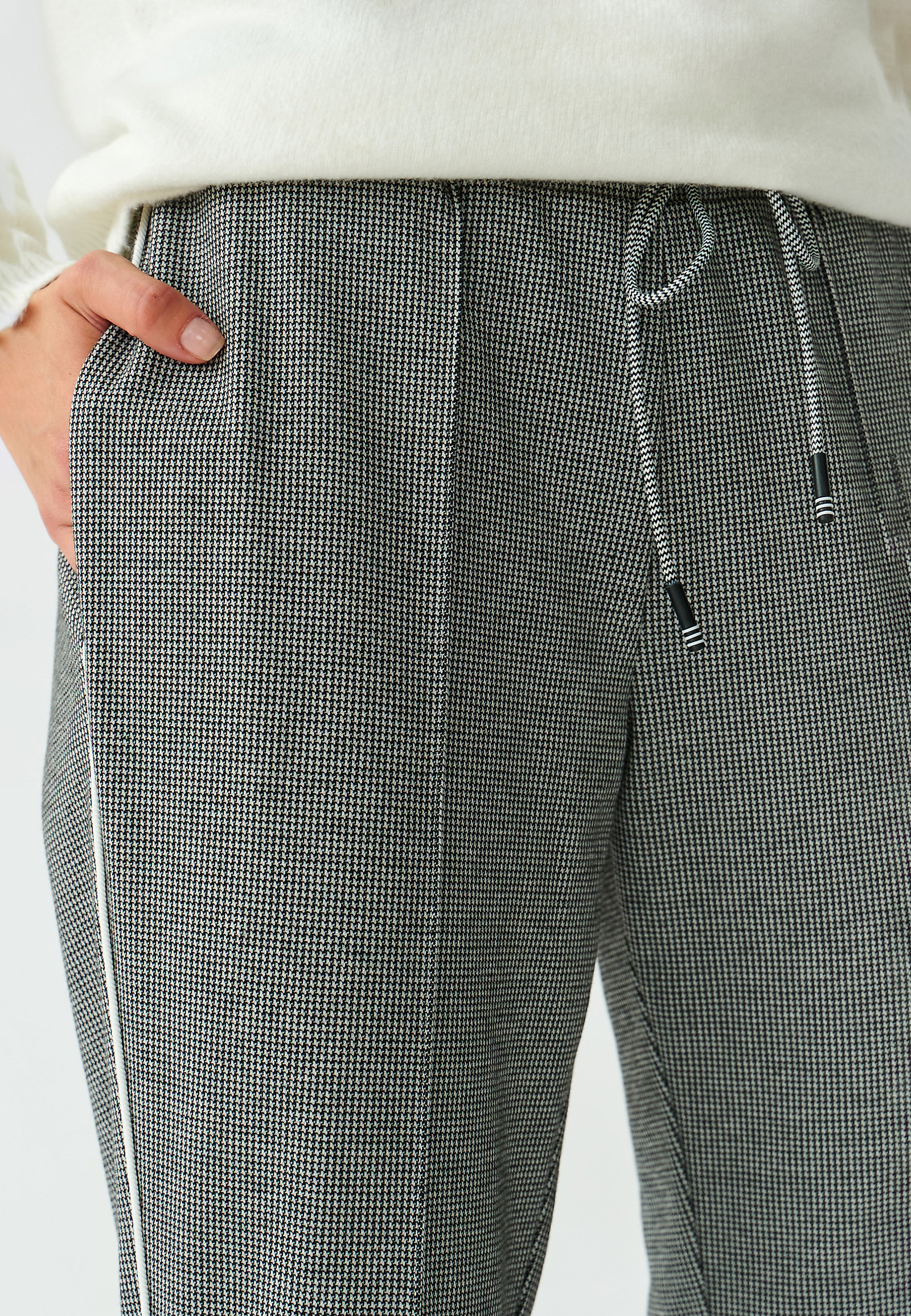 SPODNIE DAMSKIE DZIANINOWE W DROBNĄ KRATKĘ BIZO SPODNIE DAMSKIE DZIANINOWE W DROBNĄ KRATKĘ BIZO MULTIKOLOR 91899