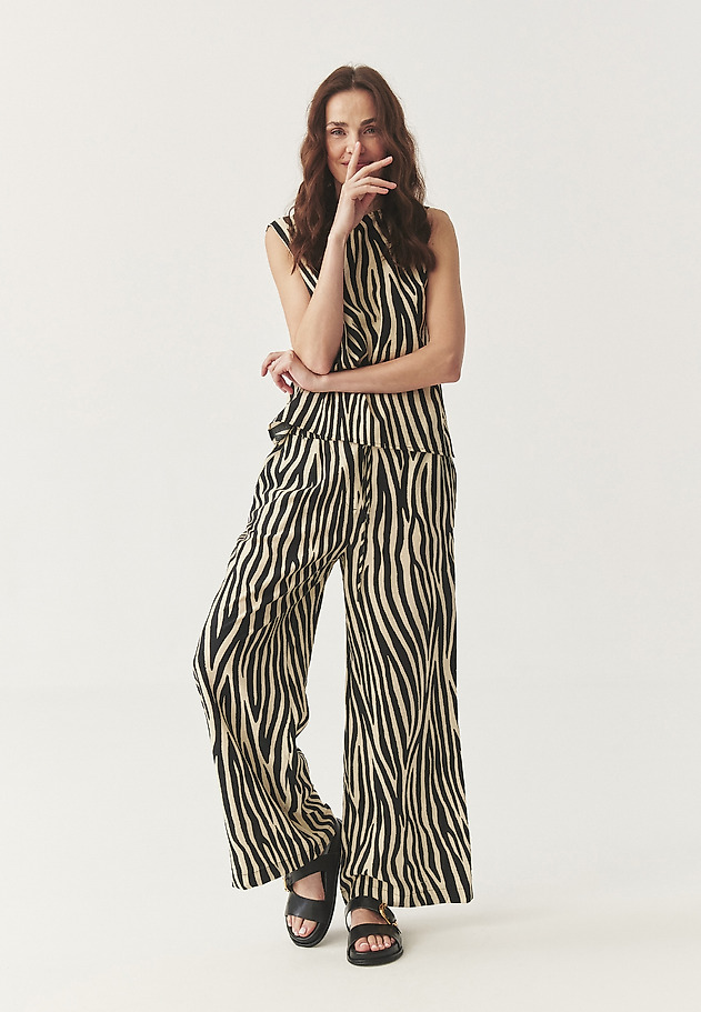 PATTERNED TROUSERS WITH WIDE LEG - NAMALIKO 3 PATTERNED TROUSERS WITH WIDE LEG - NAMALIKO 3 CZARNY 1