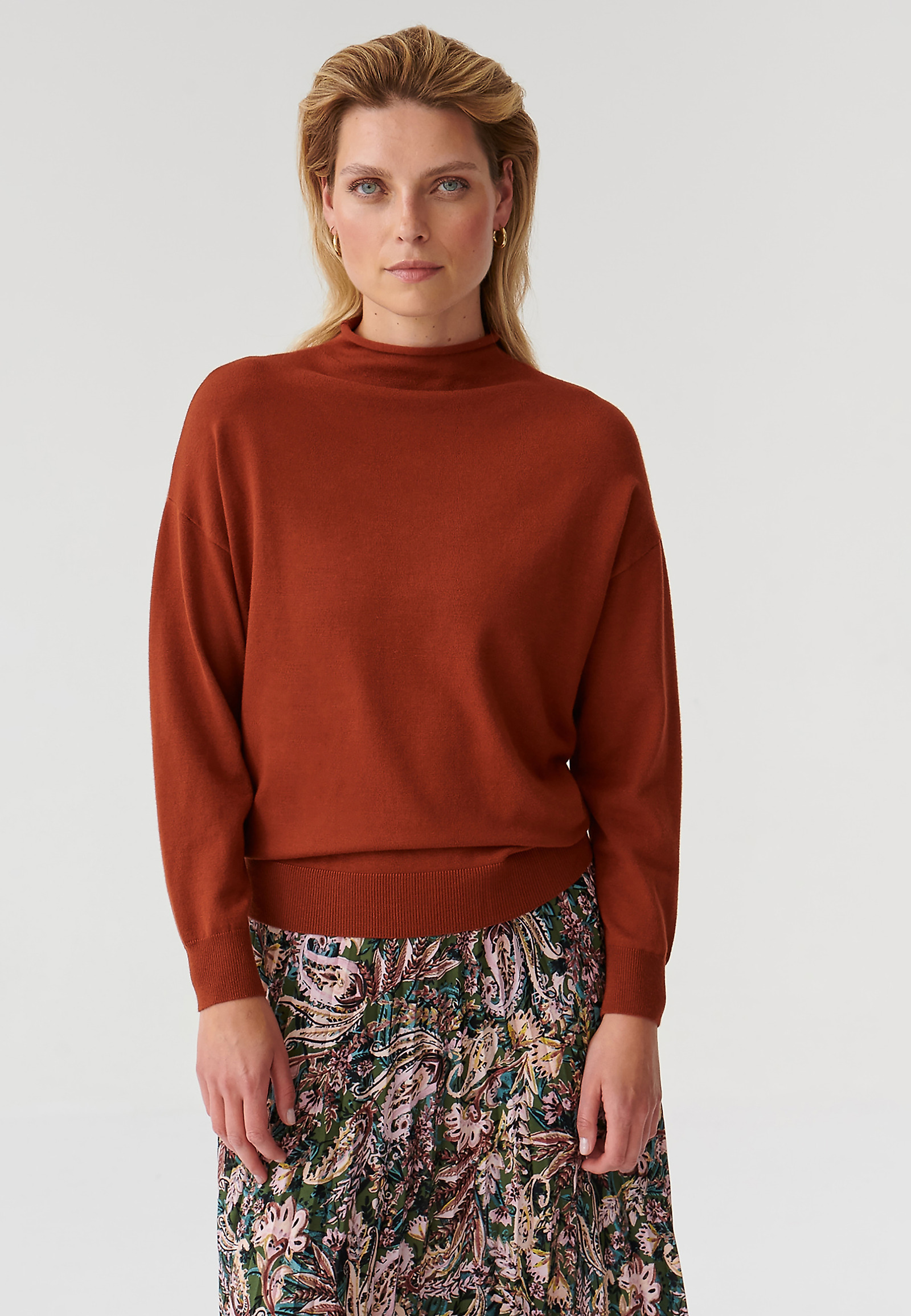 LADIES’ HALF TURTLENECK NAVI LADIES’ HALF TURTLENECK NAVI ORANGE 90490