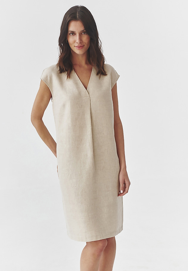 LADIES’ LINEN DRESS WITH A DECORATIVE FLAP - AWITALIA 1 LADIES’ LINEN DRESS WITH A DECORATIVE FLAP - AWITALIA 1 BEŻOWY 3