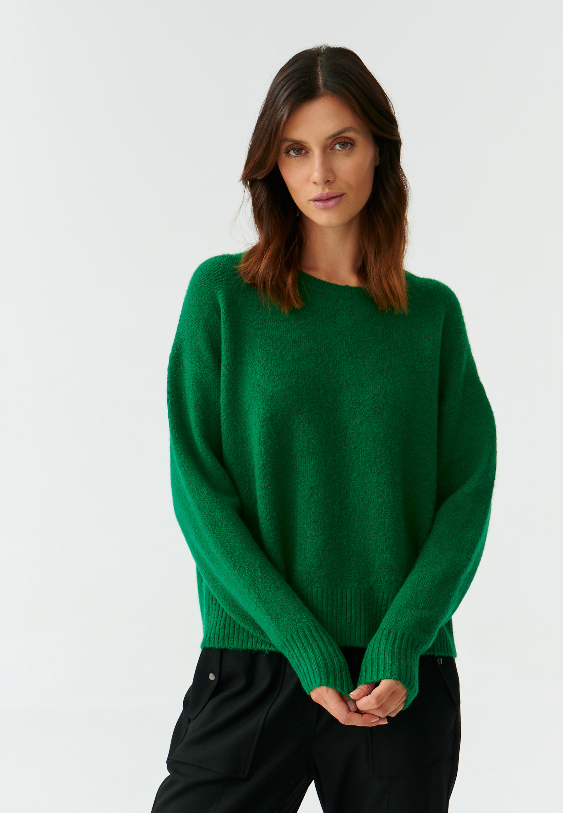 KLASYCZNY SWETER DAMSKI Z OKRĄGŁYM DEKOLTEM KOBRO ZIELONY 2