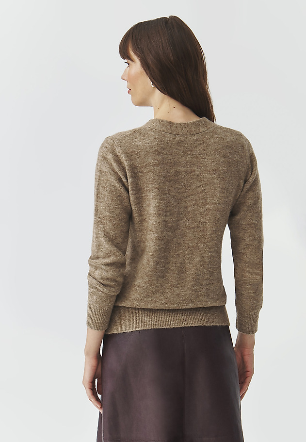 LADIES' JUMPER WITH BUTTONS AND A V-NECK — AUTUMN LADIES' JUMPER WITH BUTTONS AND A V-NECK — AUTUMN BEŻOWY 3