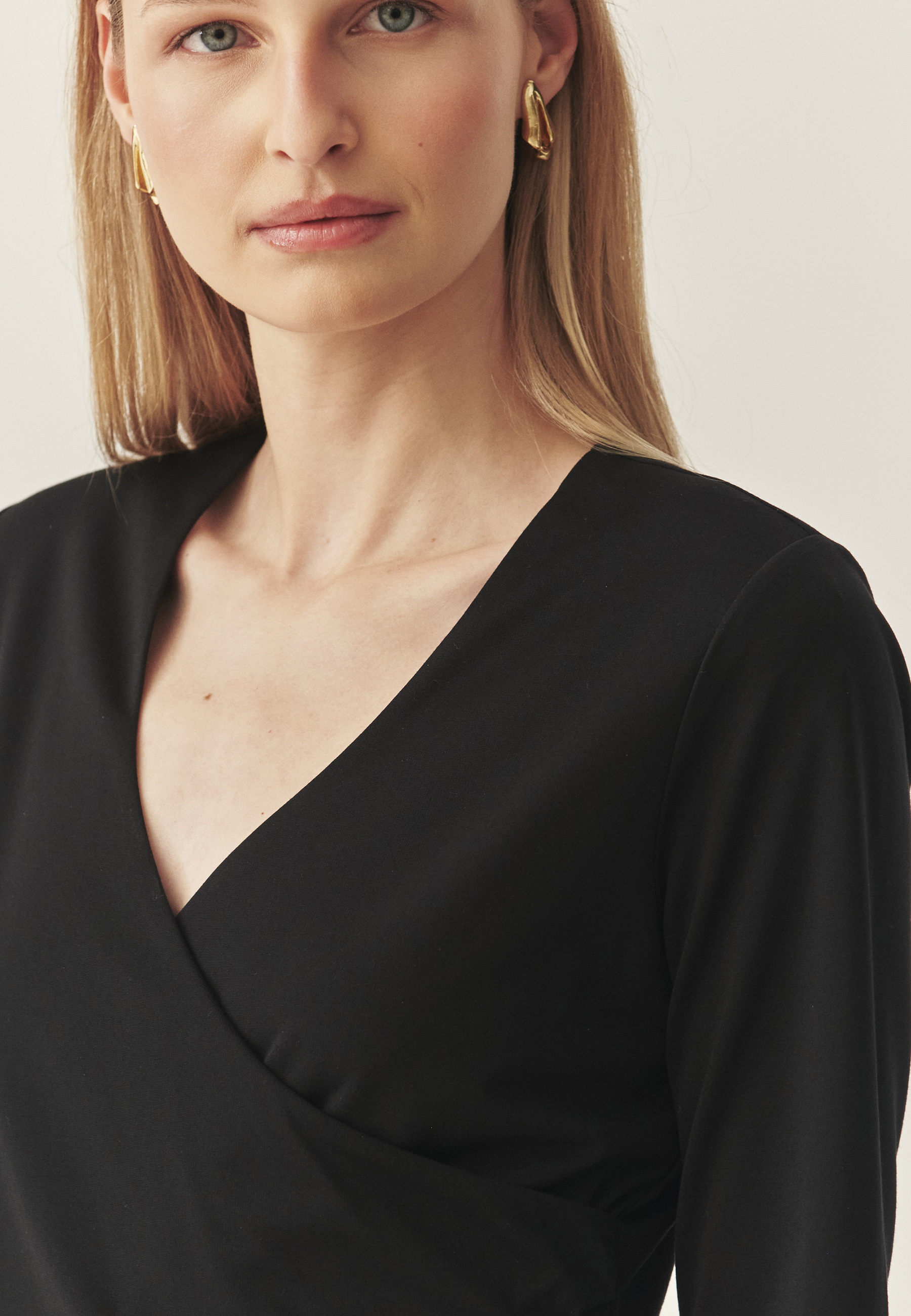 ROCHIE DIN ȚESĂTURĂ, CU ÎNCREȚITURI ȘI MÂNECI 3/4 — FINCA NEGRU 2