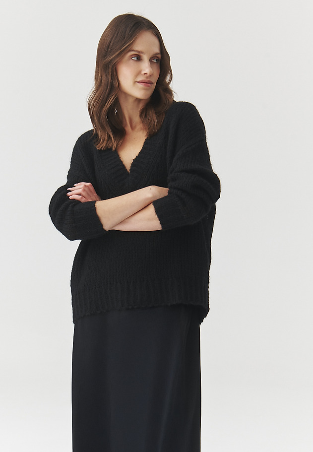 OVERSIZE SVETER S VLNOU A MOHÉROM – DAHLIA OVERSIZE SVETER S VLNOU A MOHÉROM – DAHLIA ČIERNA 6