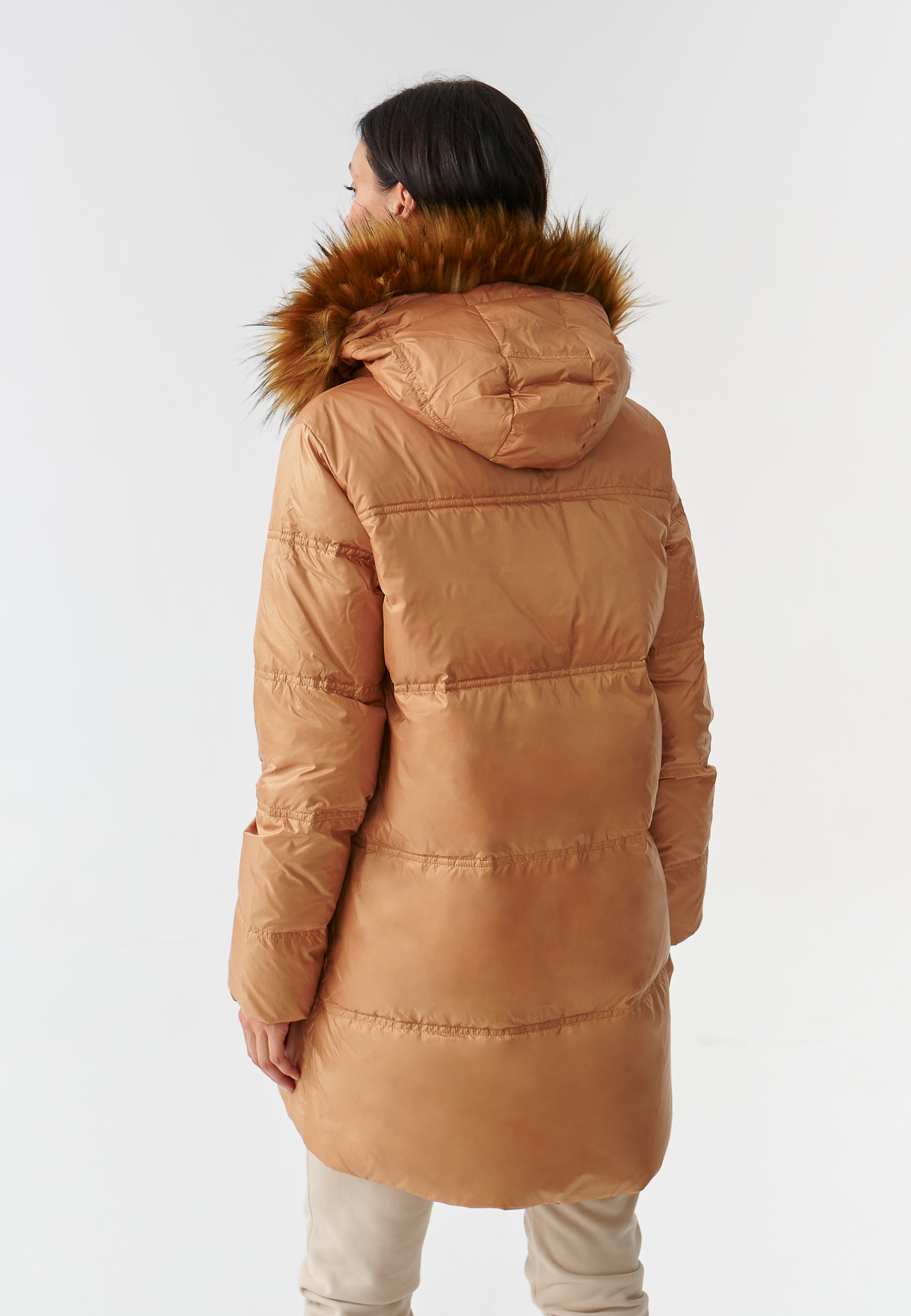 DAMSKA KURTKA PUCHOWA Z KAPTUREM Z FUTERKIEM GOTA BEŻOWY 2